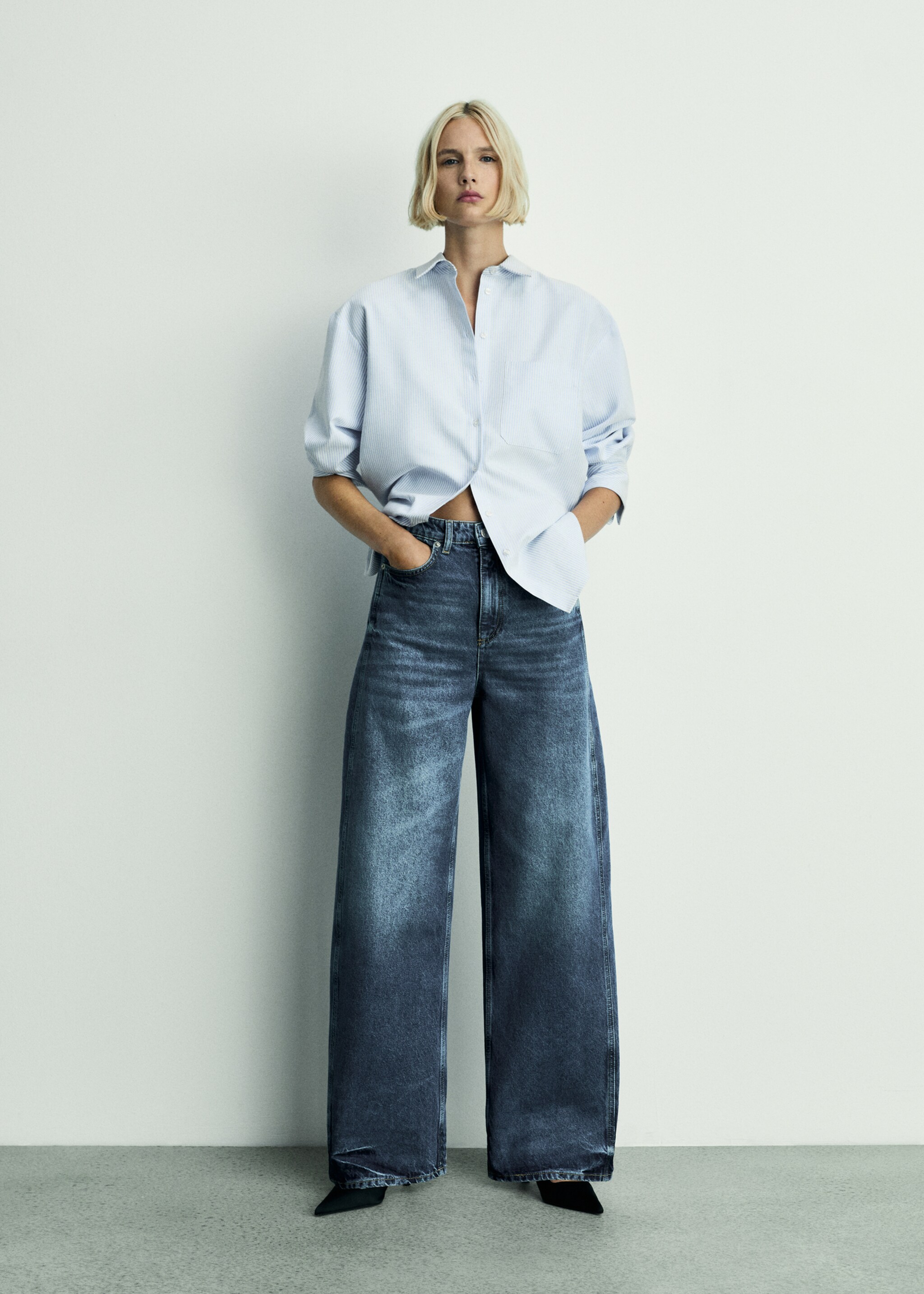 High-waist balloon jeans - Details of the article 7, Dark Blue. Ref: 77055666-00.