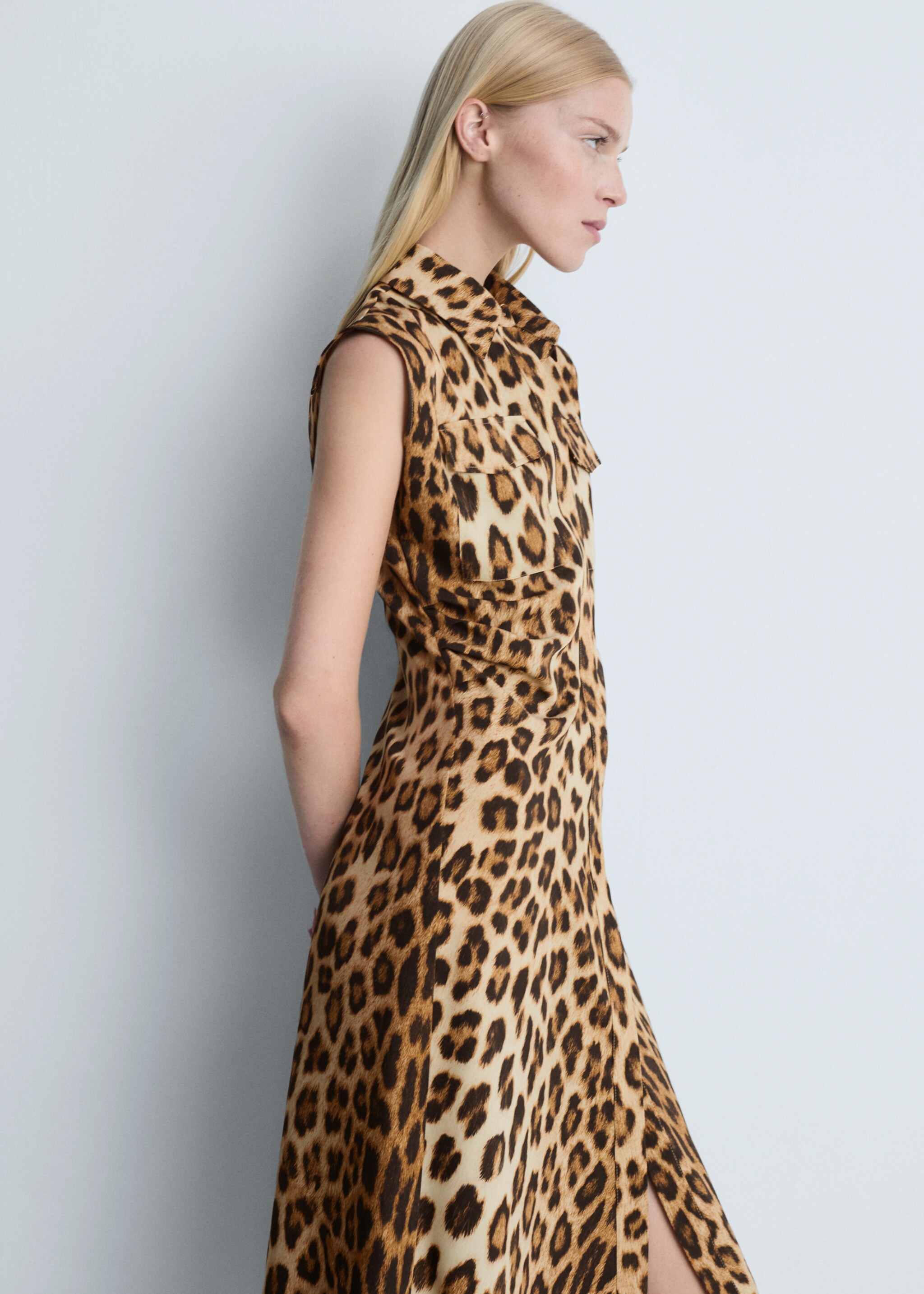 Hemdkleid mit Leopardenmuster - Detail des Artikels 2, Braun. Ref: 77055668-00.