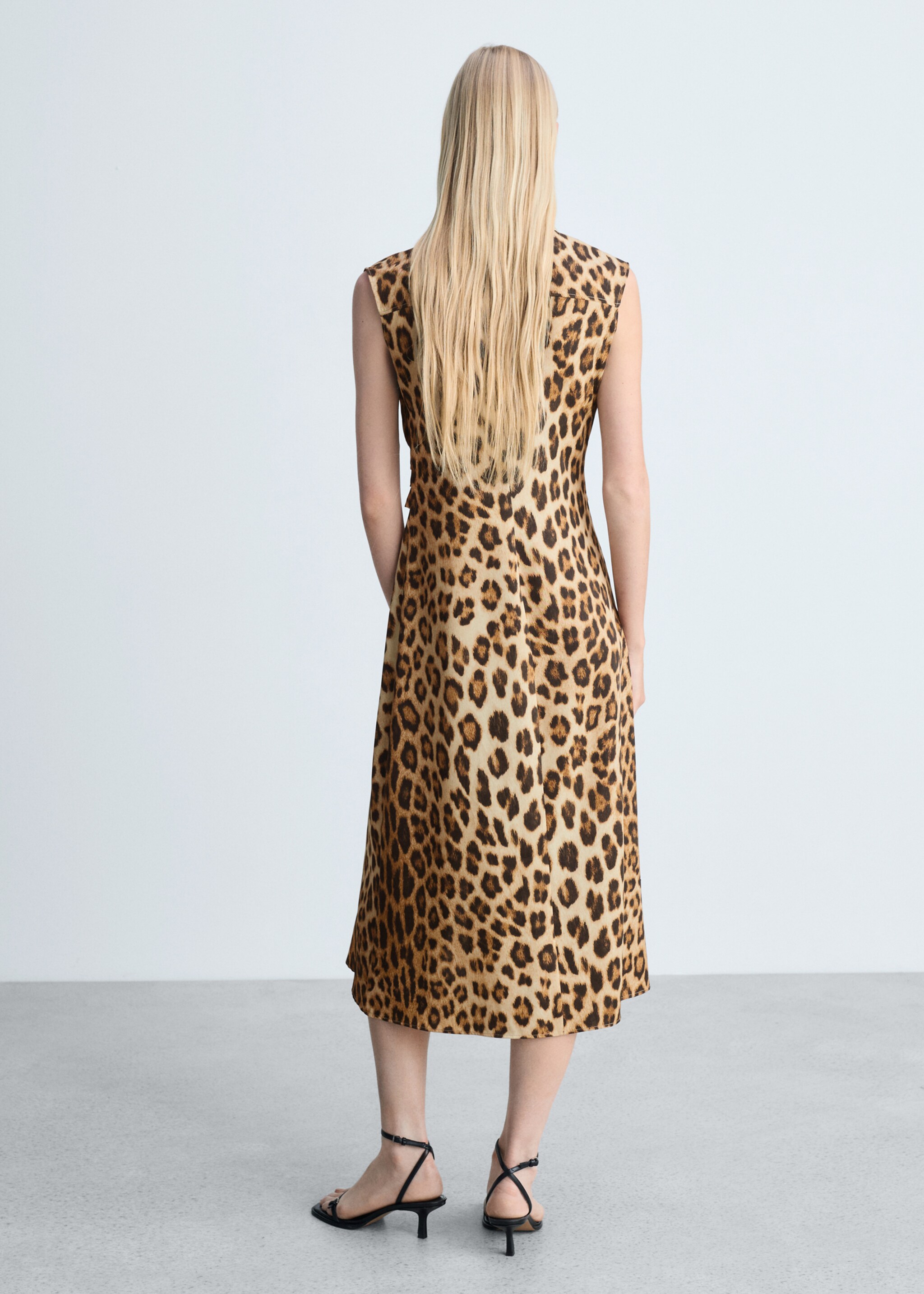 Hemdkleid mit Leopardenmuster - Rückseite des Artikels, Braun. Ref: 77055668-00.