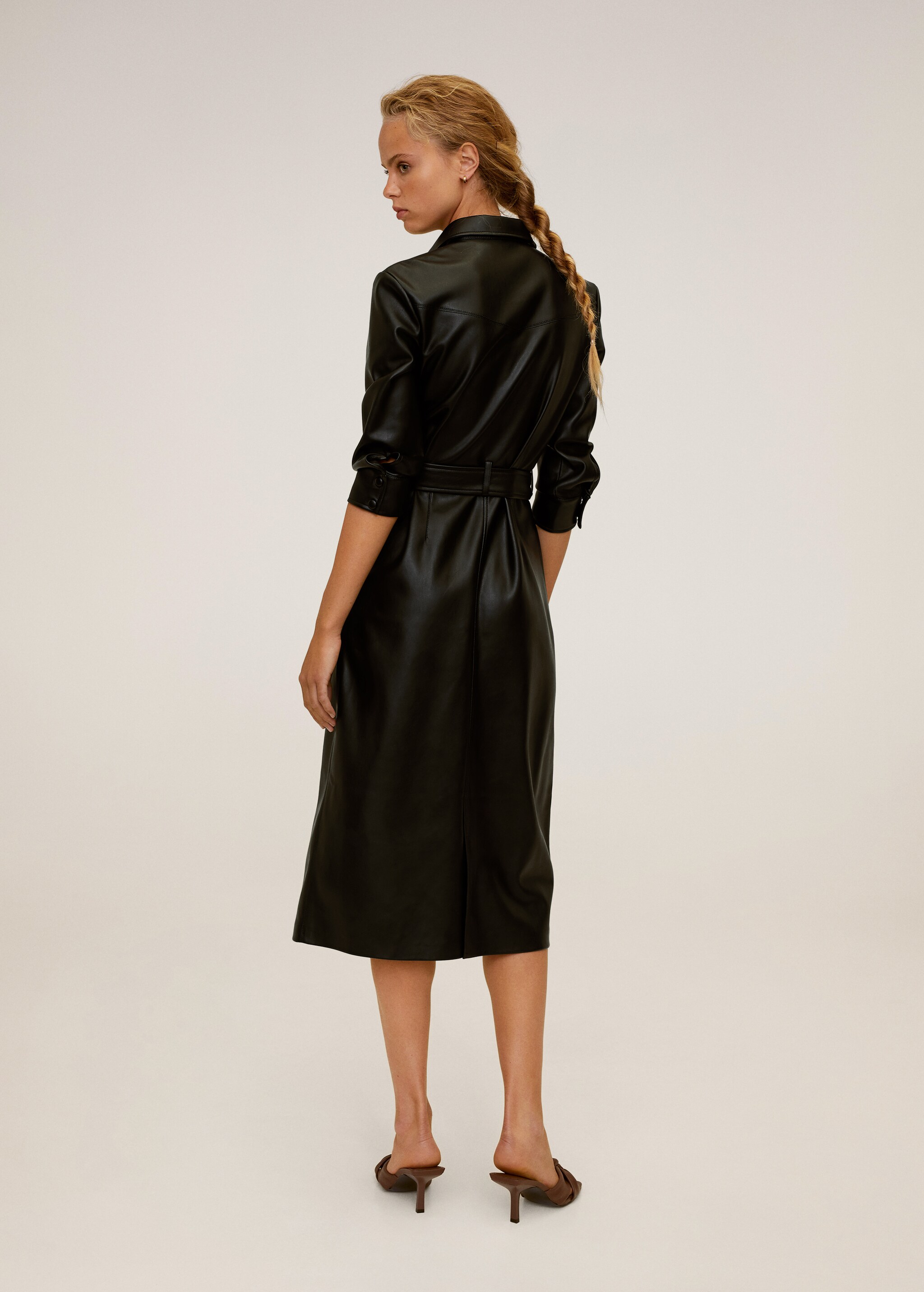 Vestido camisero efecto piel - Reverso del artículo