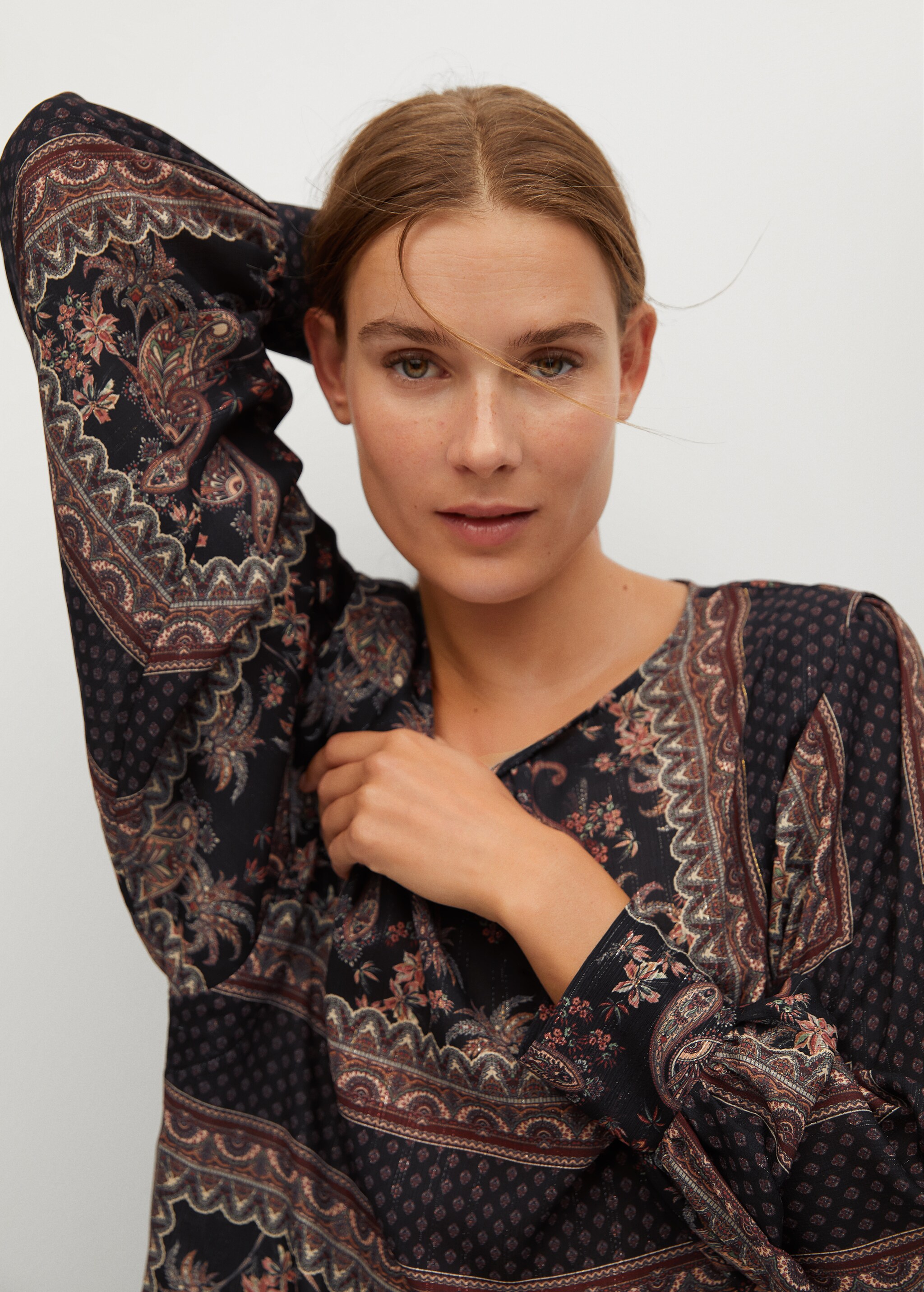 Flowy printed blouse - Details of the article 2