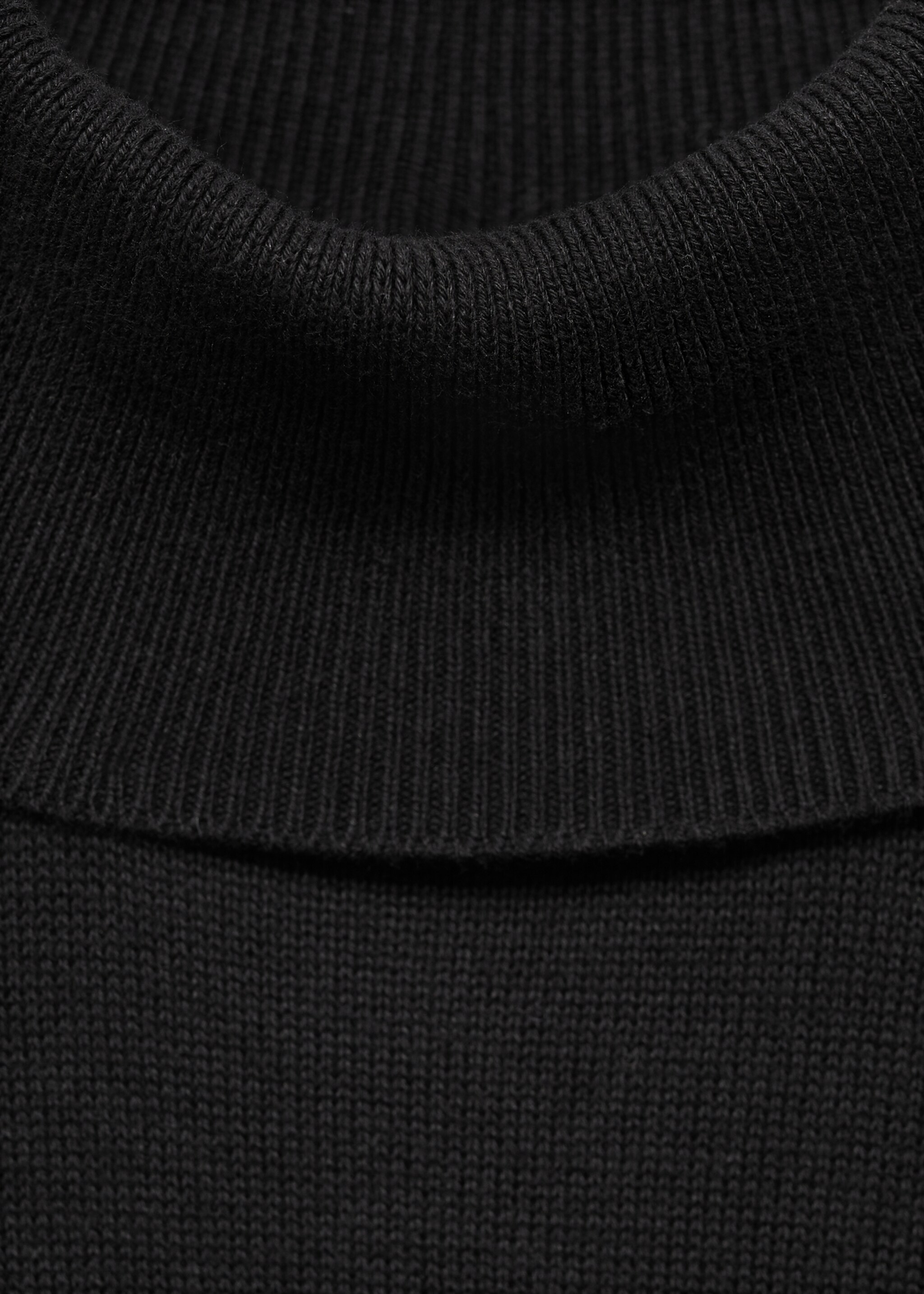 Pull-over maille col montant - Détail de l'article 8, Noir. Ref: 77055967-00.