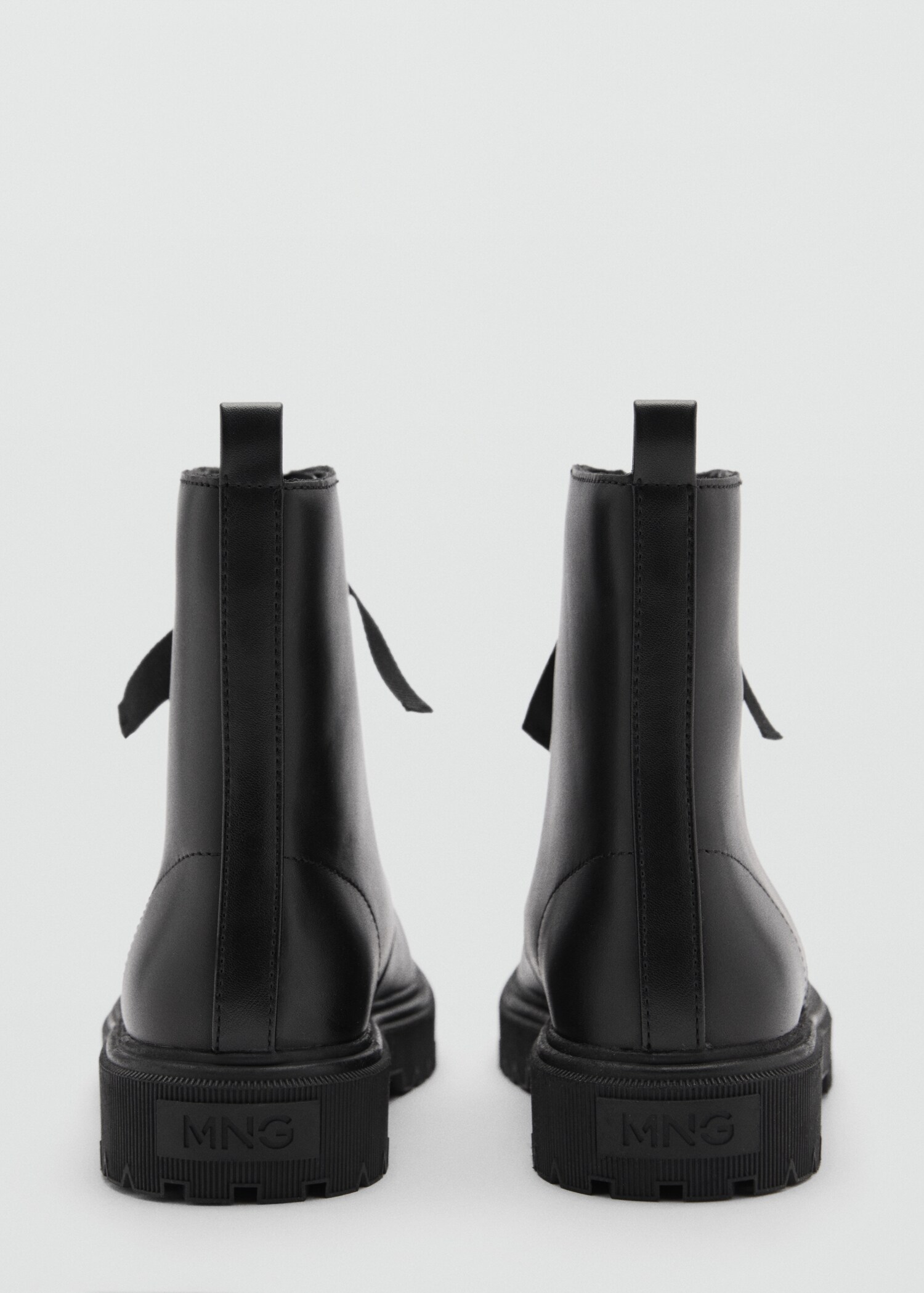 Flat leather ankle boots - Details of the article 1