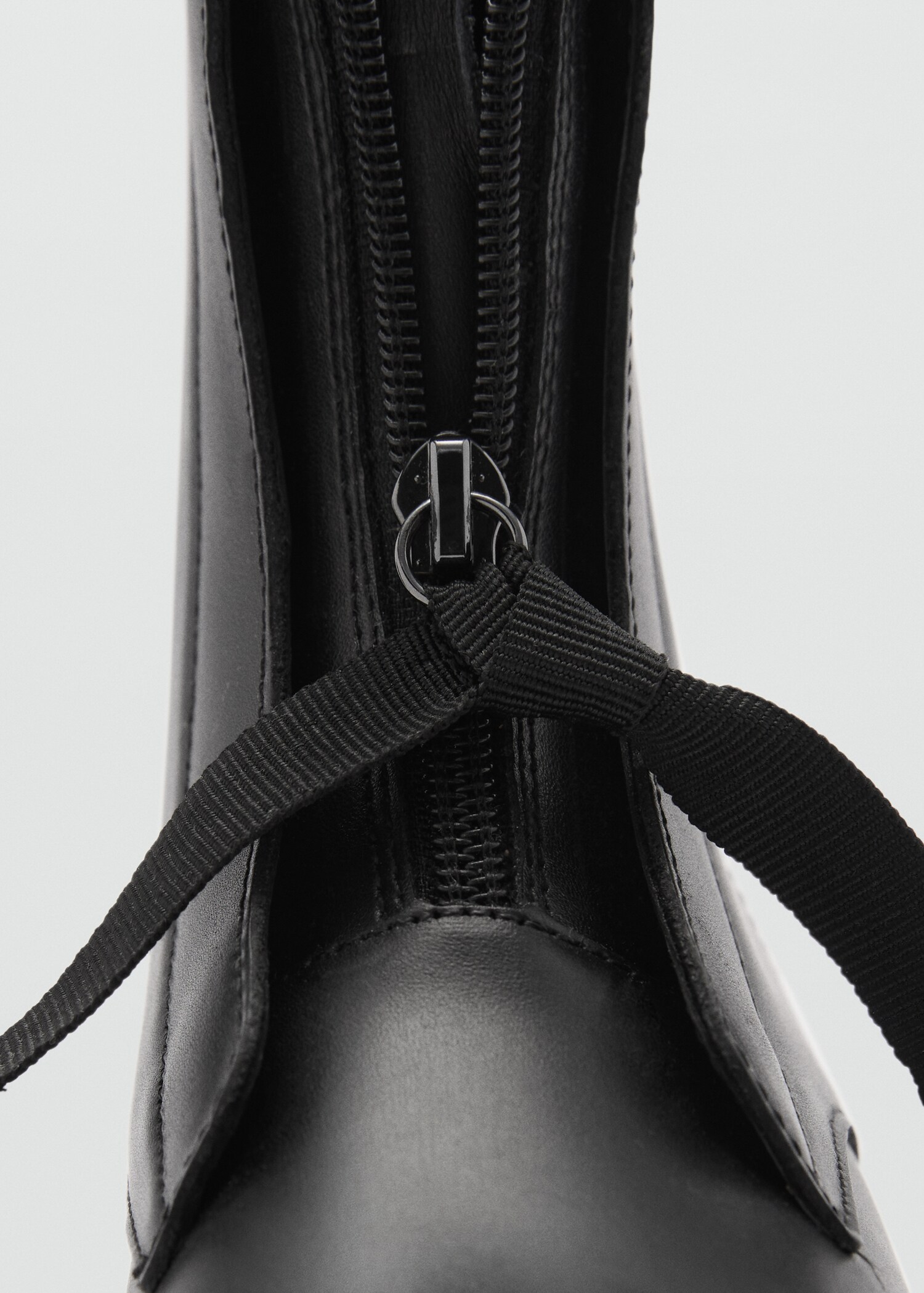 Flat leather ankle boots - Details of the article 2