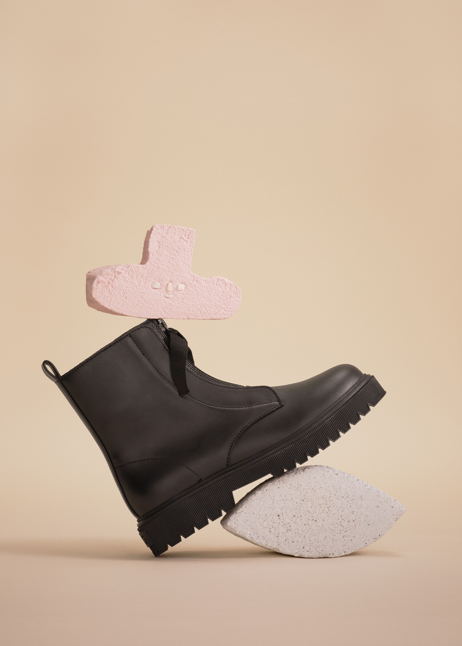 Flat leather ankle boots - Details of the article 5