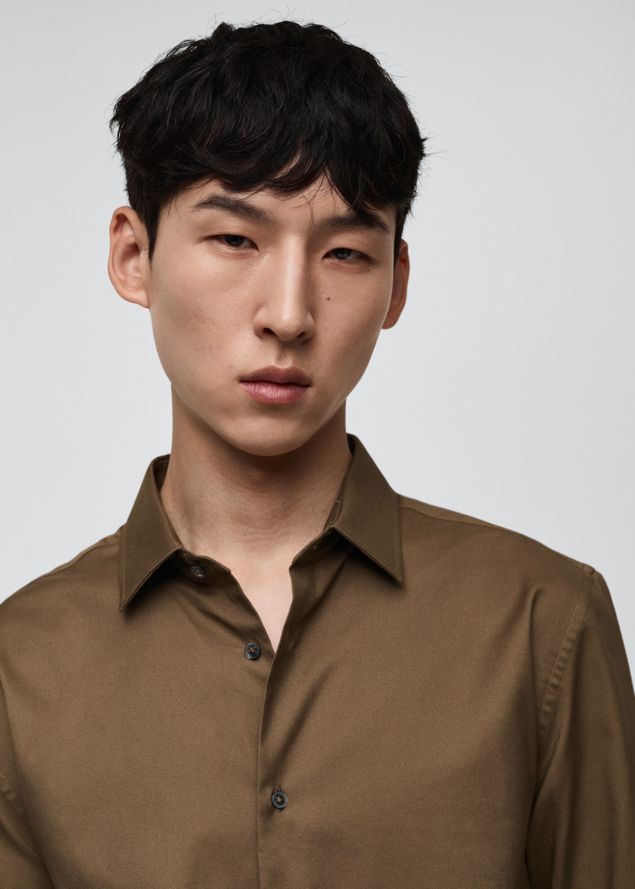 100% cotton twill regular-fit shirt - Details of the article 1, Brown. Ref: 77055975-00.