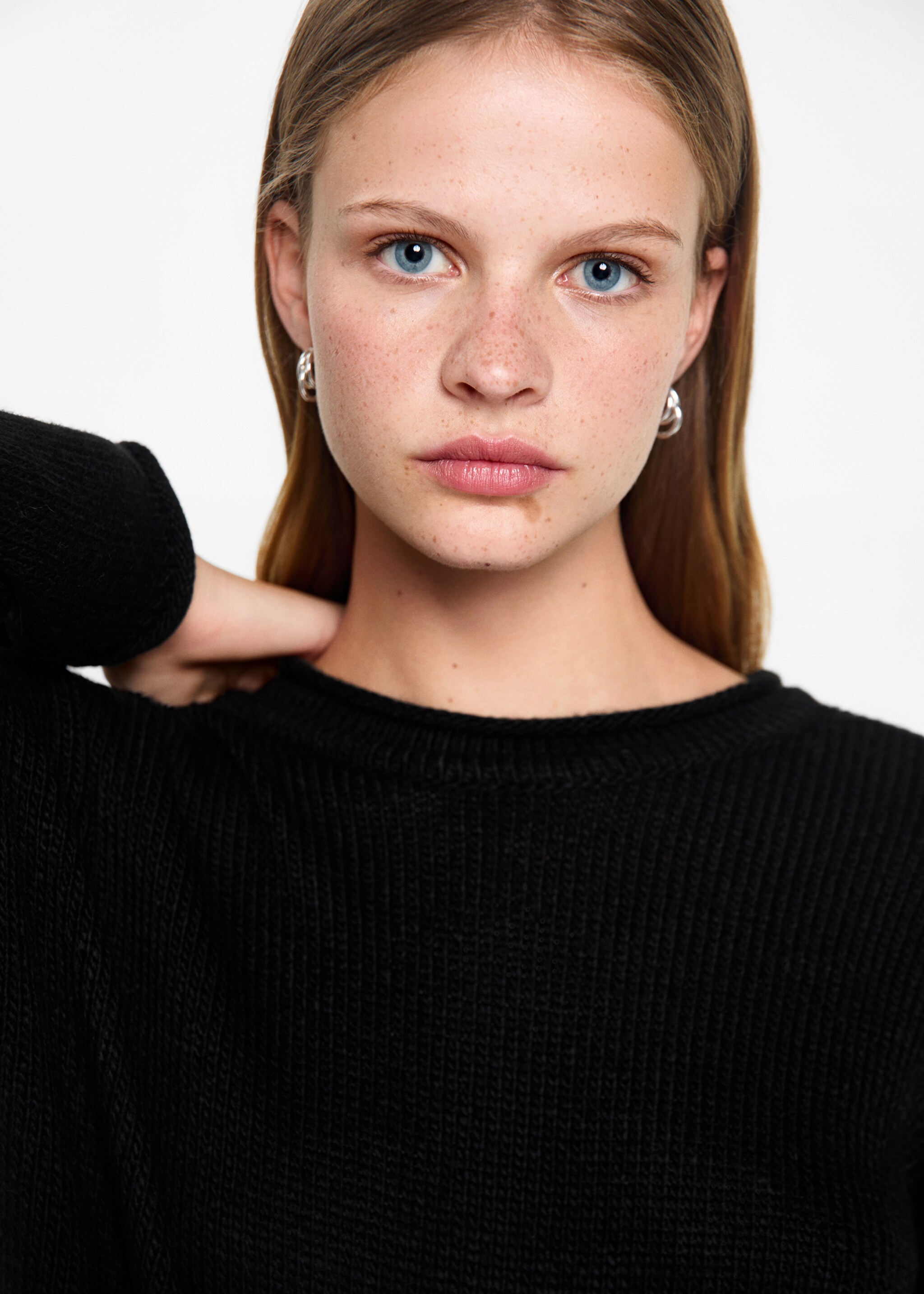 Knit sweater - Details of the article 1, Black. Ref: 77055983-00.