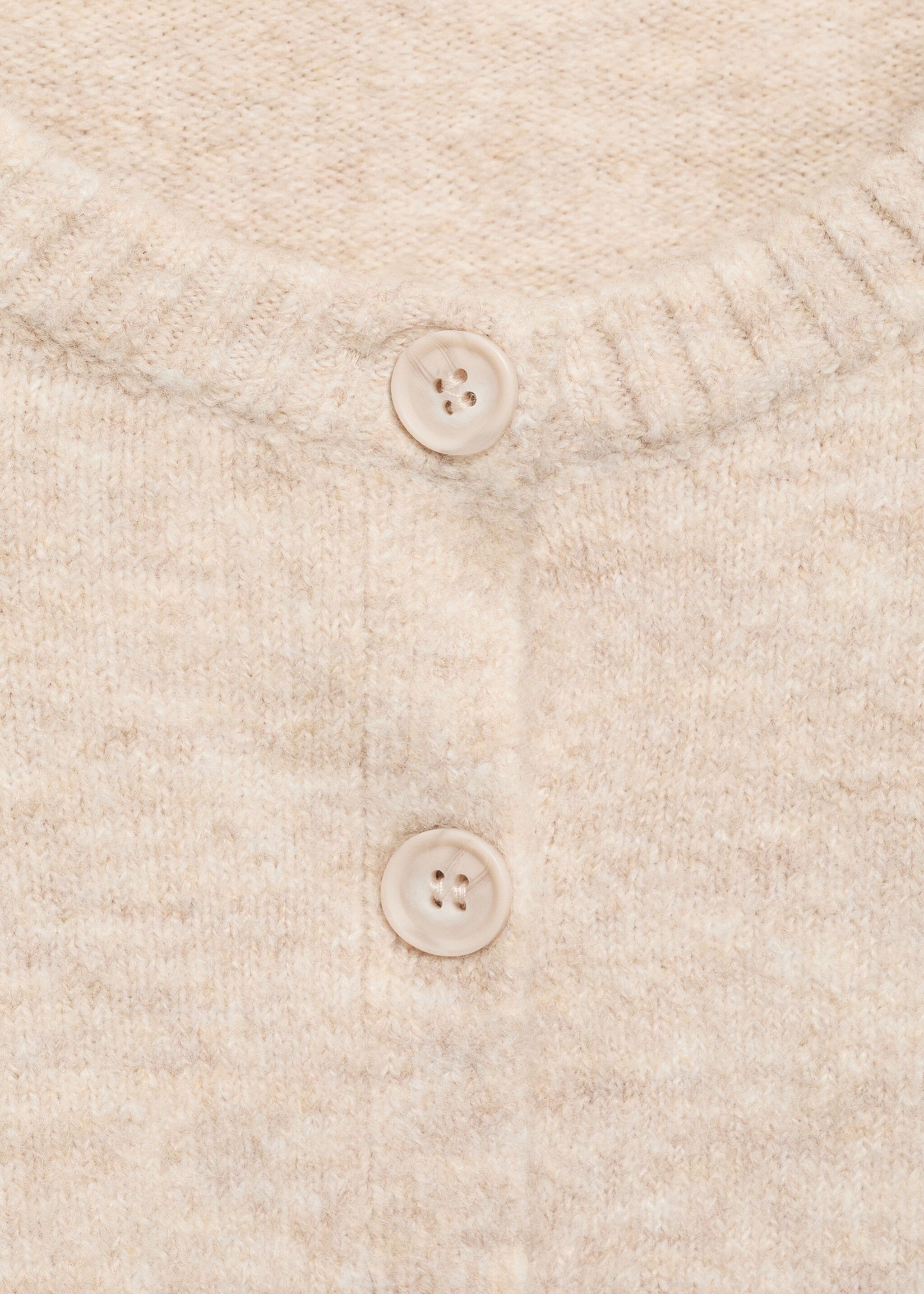 Strickjacke mit Knöpfen - Detail des Artikels 8, Sandfarben. Ref: 77055984-00.
