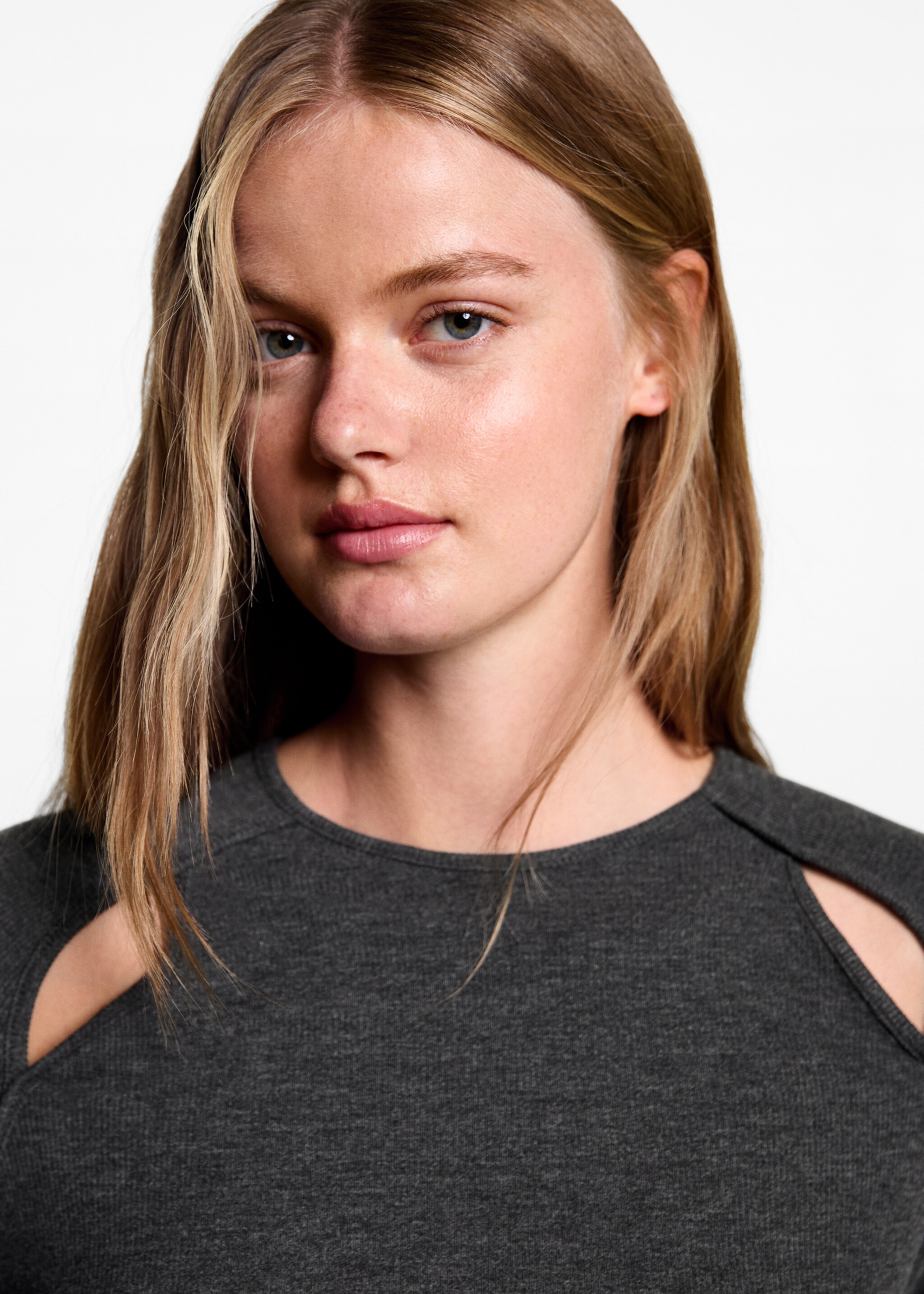 Long-sleeve t-shirt with cut-out - Details of the article 1, Grey. Ref: 77055985-00.