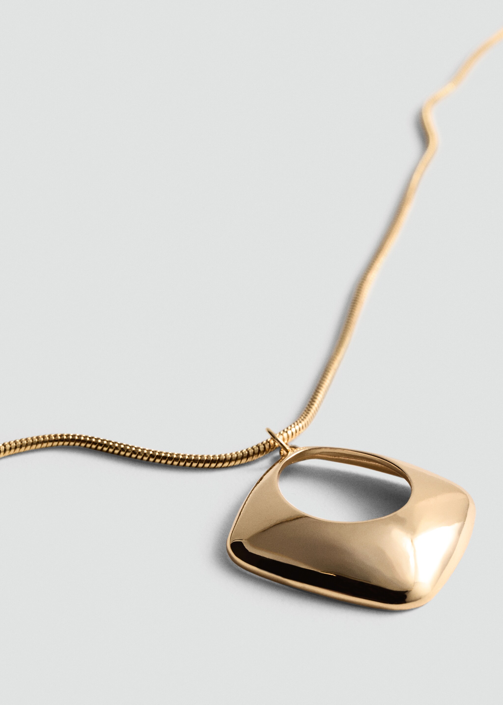 Kette mit geometrischem Anhänger - Mittlere Ansicht, Gold. Ref: 77055997-00.