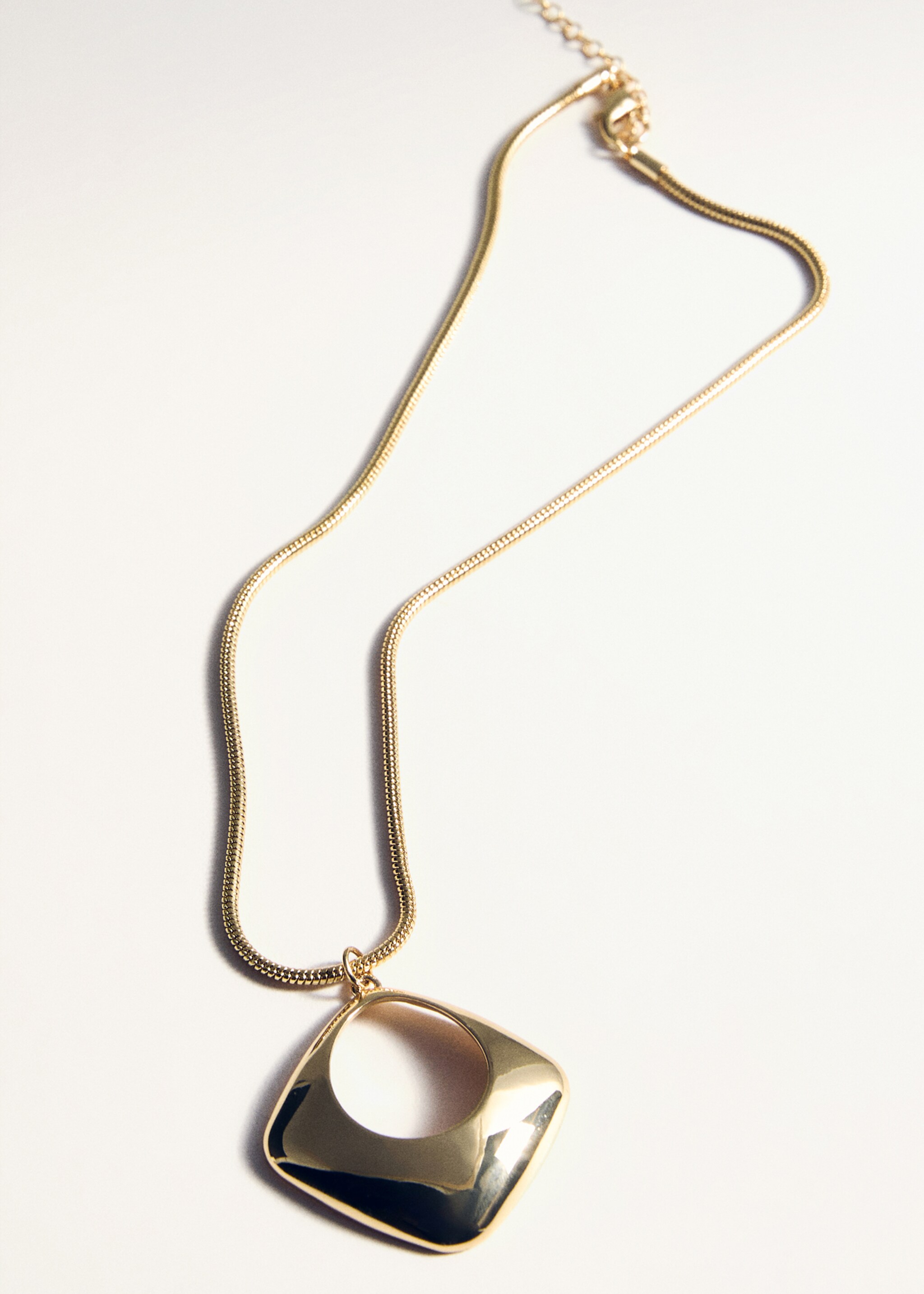 Kette mit geometrischem Anhänger - Detail des Artikels 5, Gold. Ref: 77055997-00.