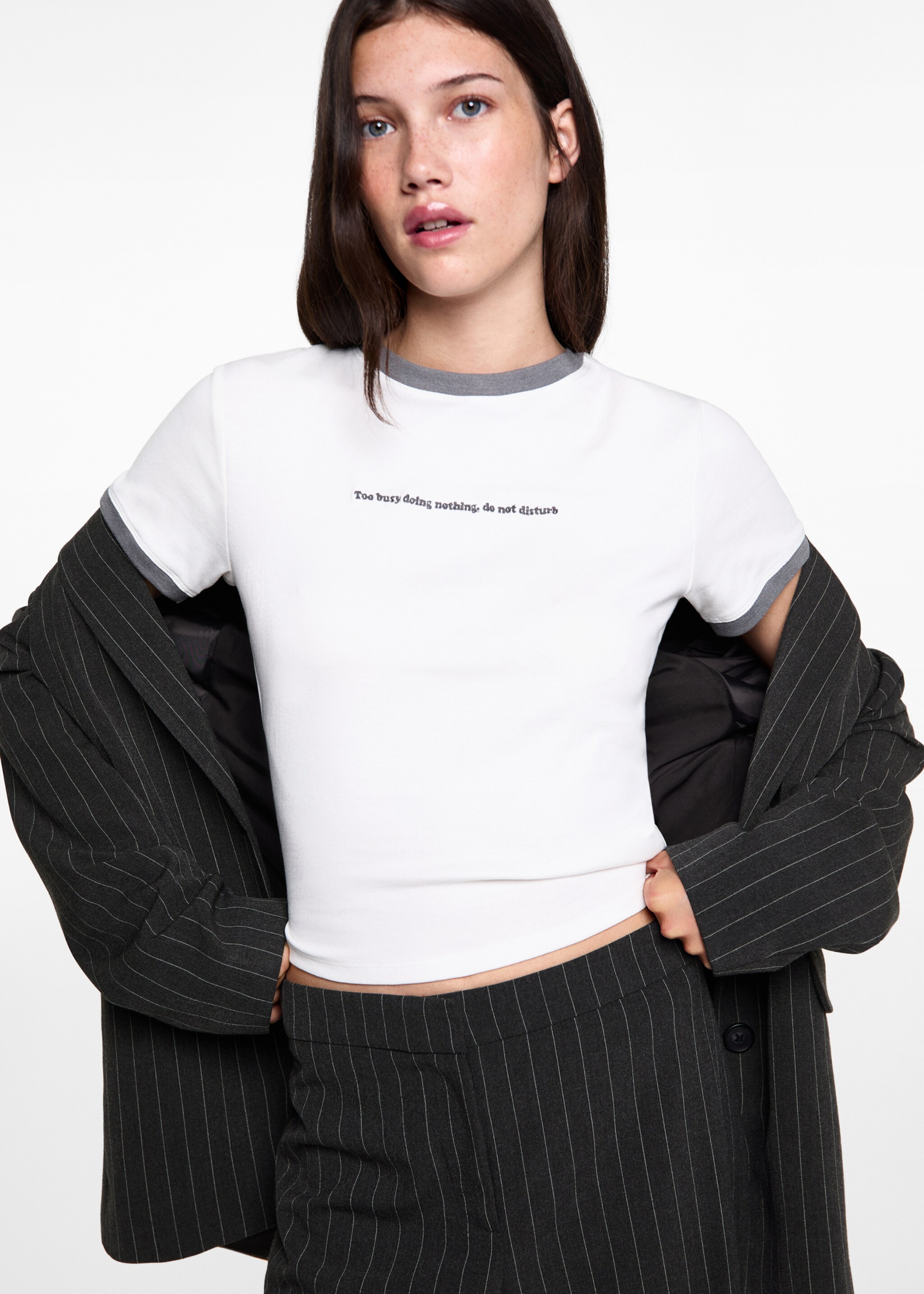 Pantalón traje rayas - Detalle del artículo 1, Gris. Ref: 77056000-00.