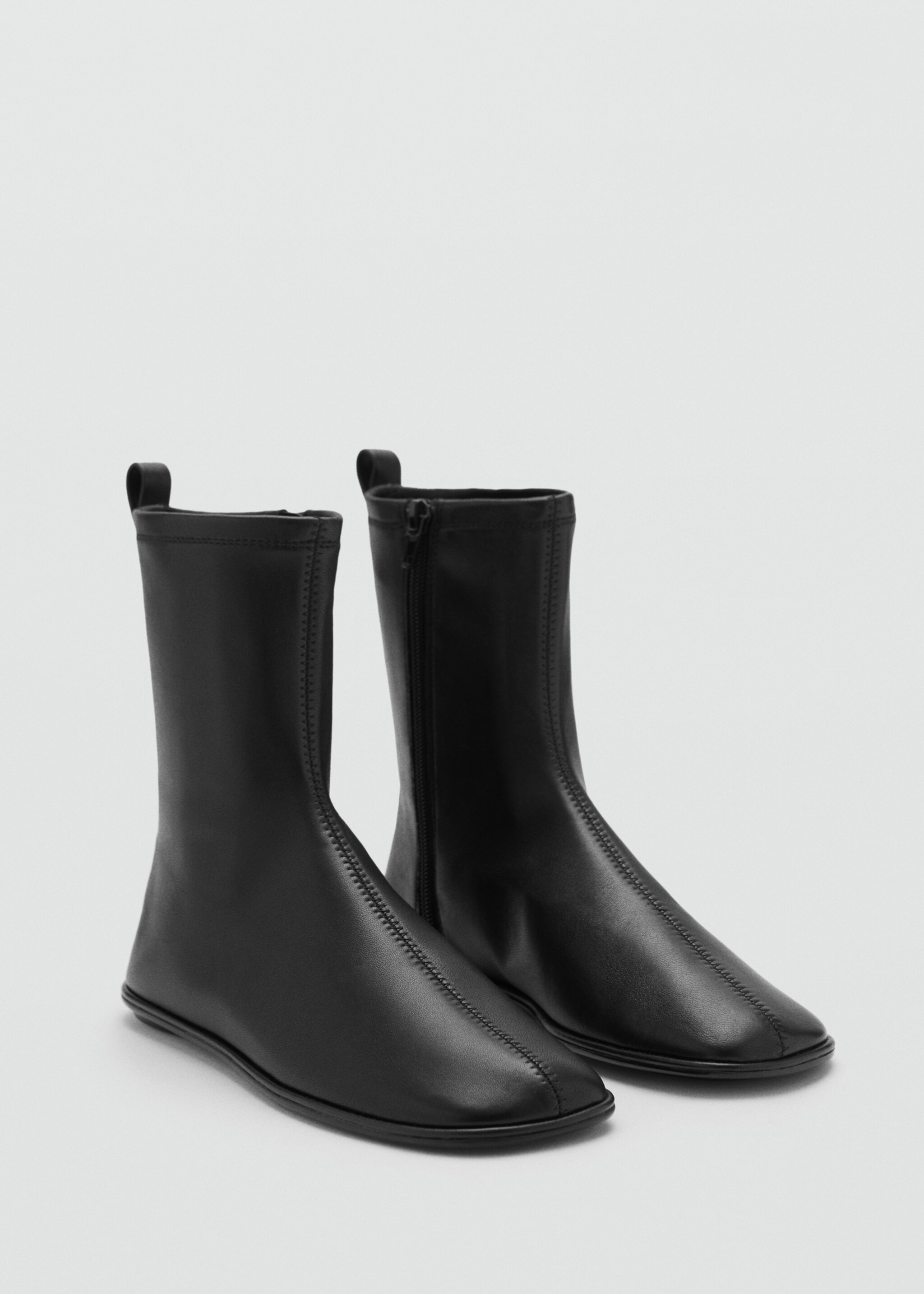 Lederstiefeletten mit flachem Absatz - Mittlere Ansicht, Schwarz. Ref: 77056346-00.