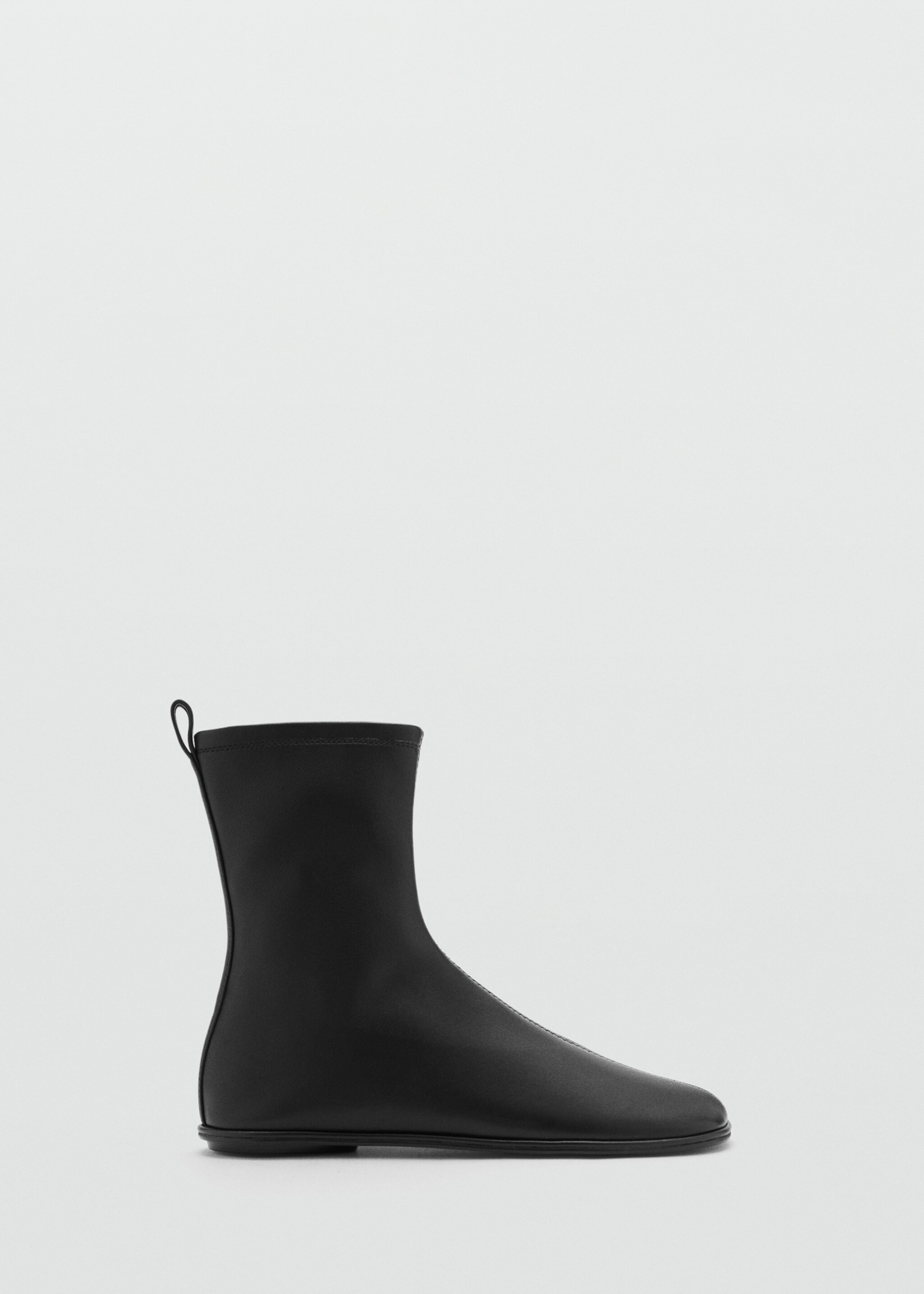 Lederstiefeletten mit flachem Absatz - Artikel ohne Model, Schwarz. Ref: 77056346-00.