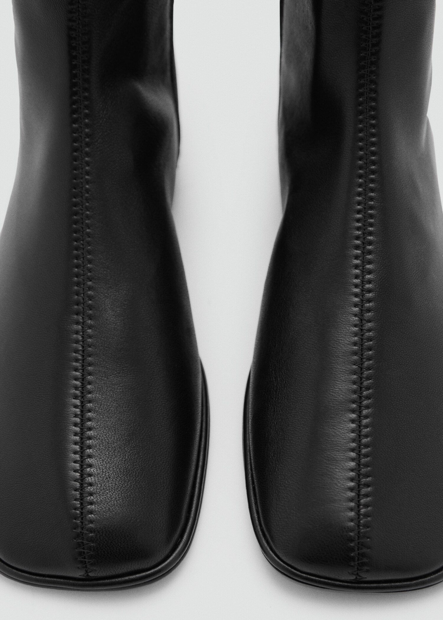 Lederstiefeletten mit flachem Absatz - Detail des Artikels 2