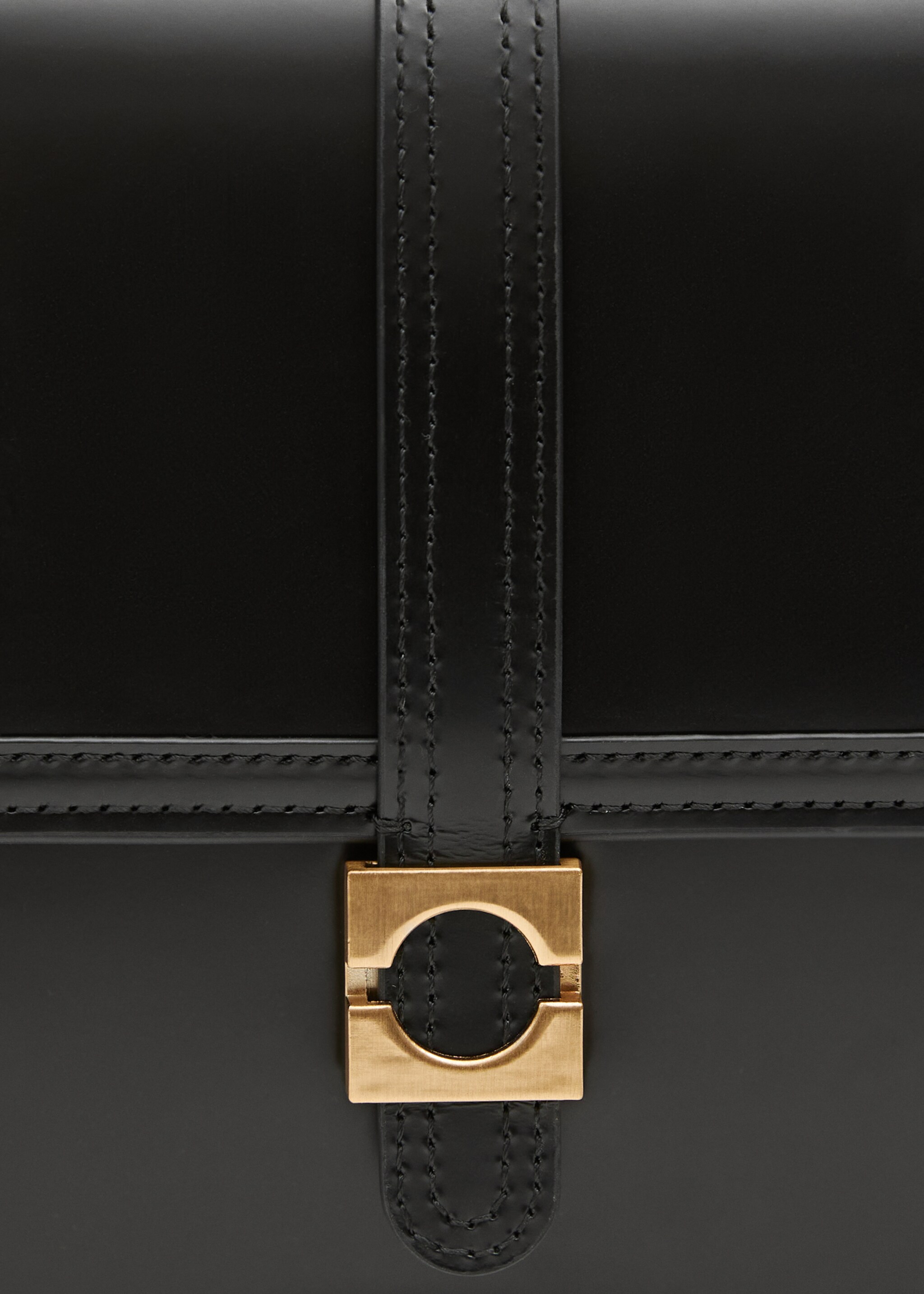 100% leather bag with flap - Details of the article 1, Black. Ref: 77056357-00.