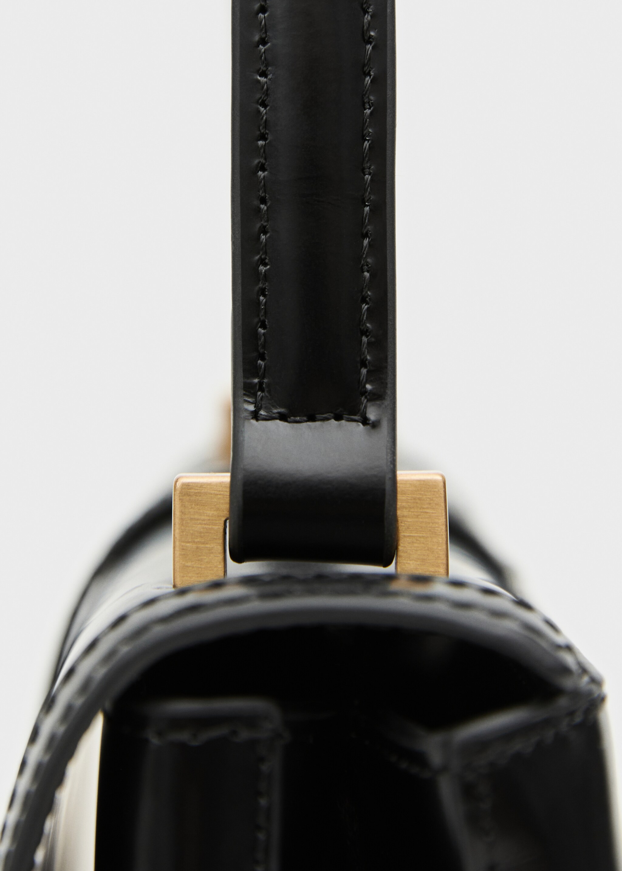100% leather bag with flap - Details of the article 3, Black. Ref: 77056357-00.
