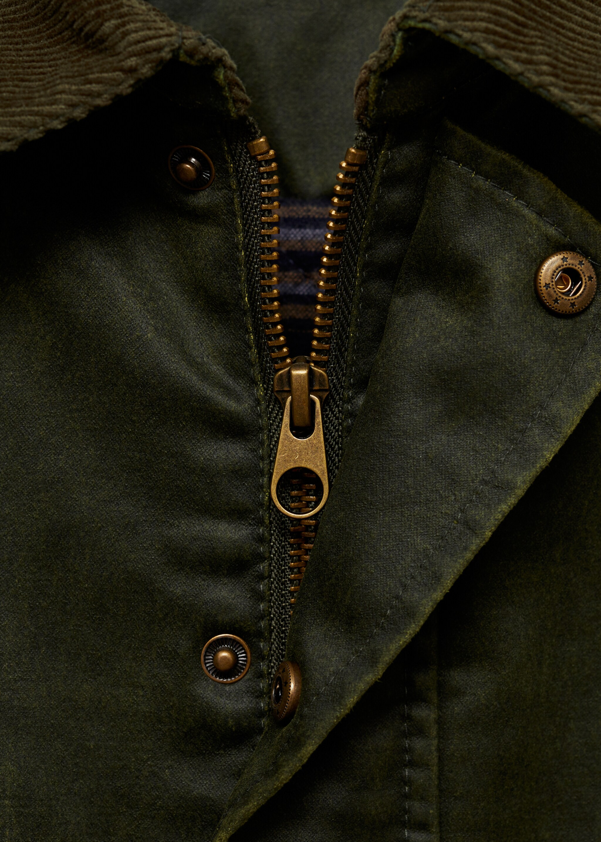 Parka mit Wachseffekt - Detail des Artikels 8, Khaki. Ref: 77056721-00.