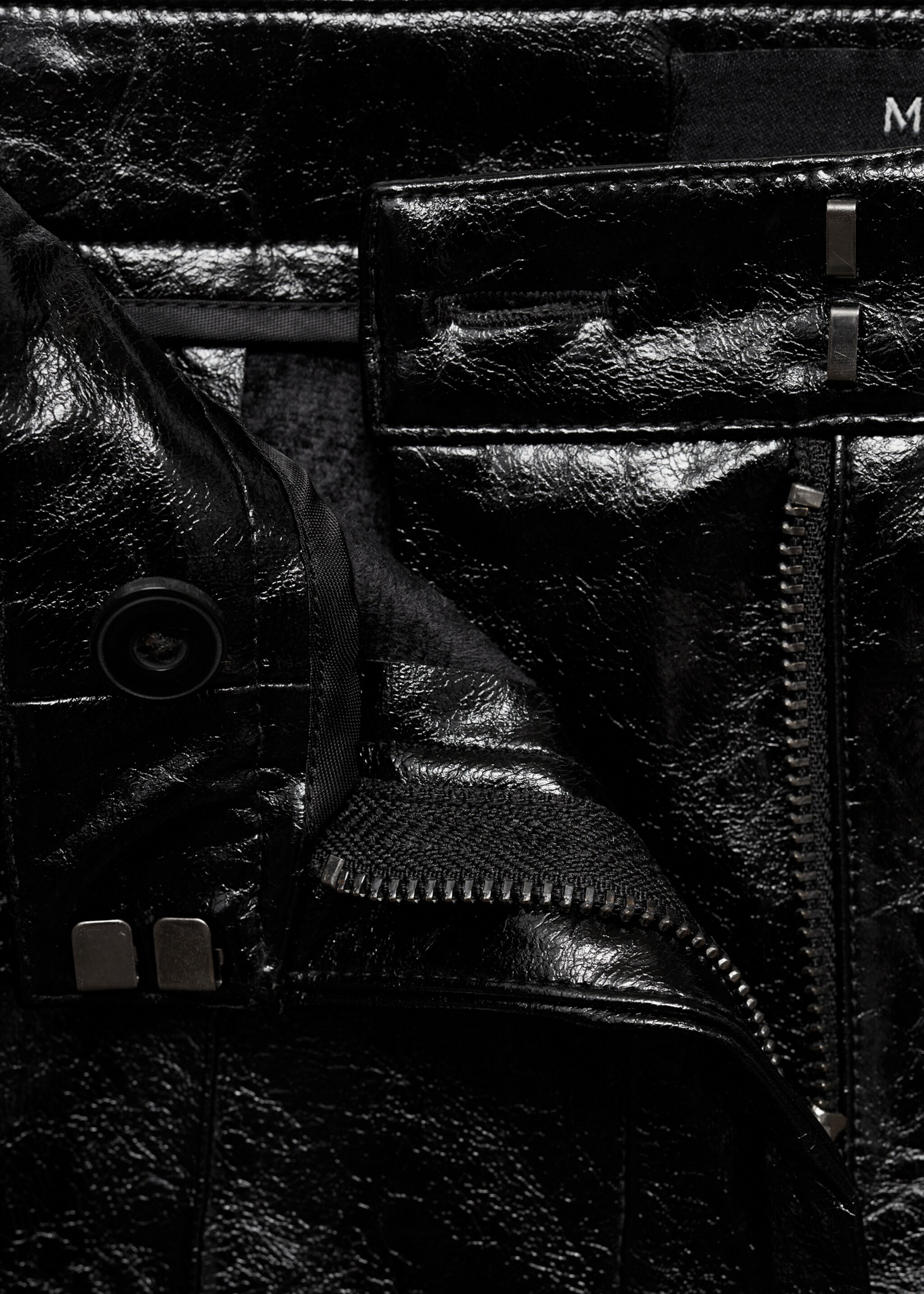 Leather-effect skinny trousers - Details of the article 8, Black. Ref: 77056723-00.