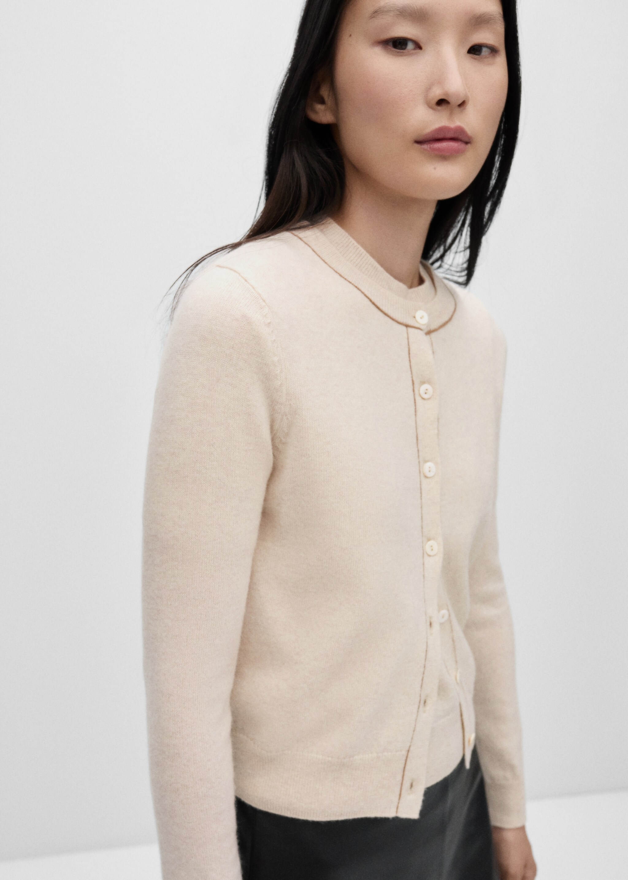 Cardigan laine coutures décoratives - Plan moyen, Beige. Ref: 77056743-00.