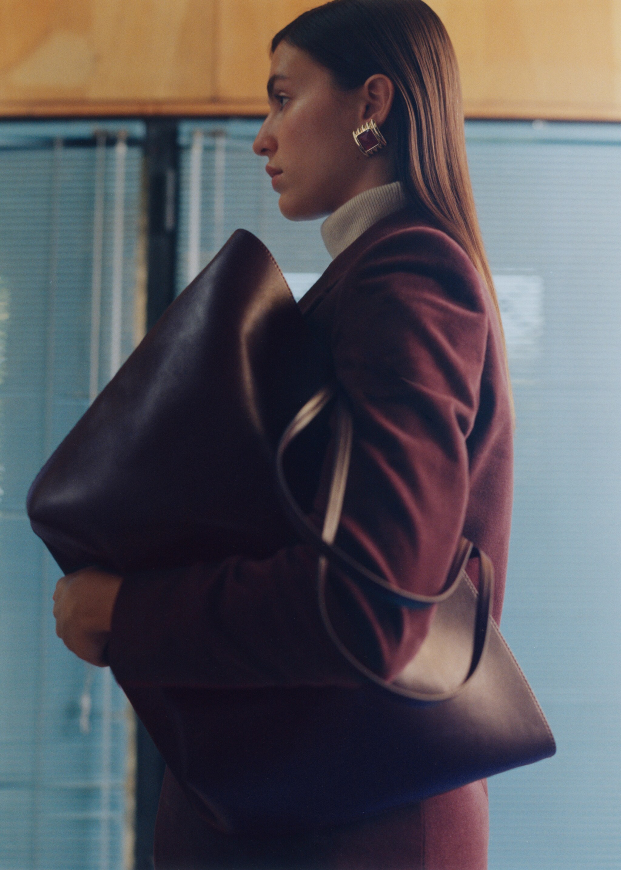 Bolso shopper detalle metálico - Detalle del artículo 7, Marrón. Ref: 77056746-00.