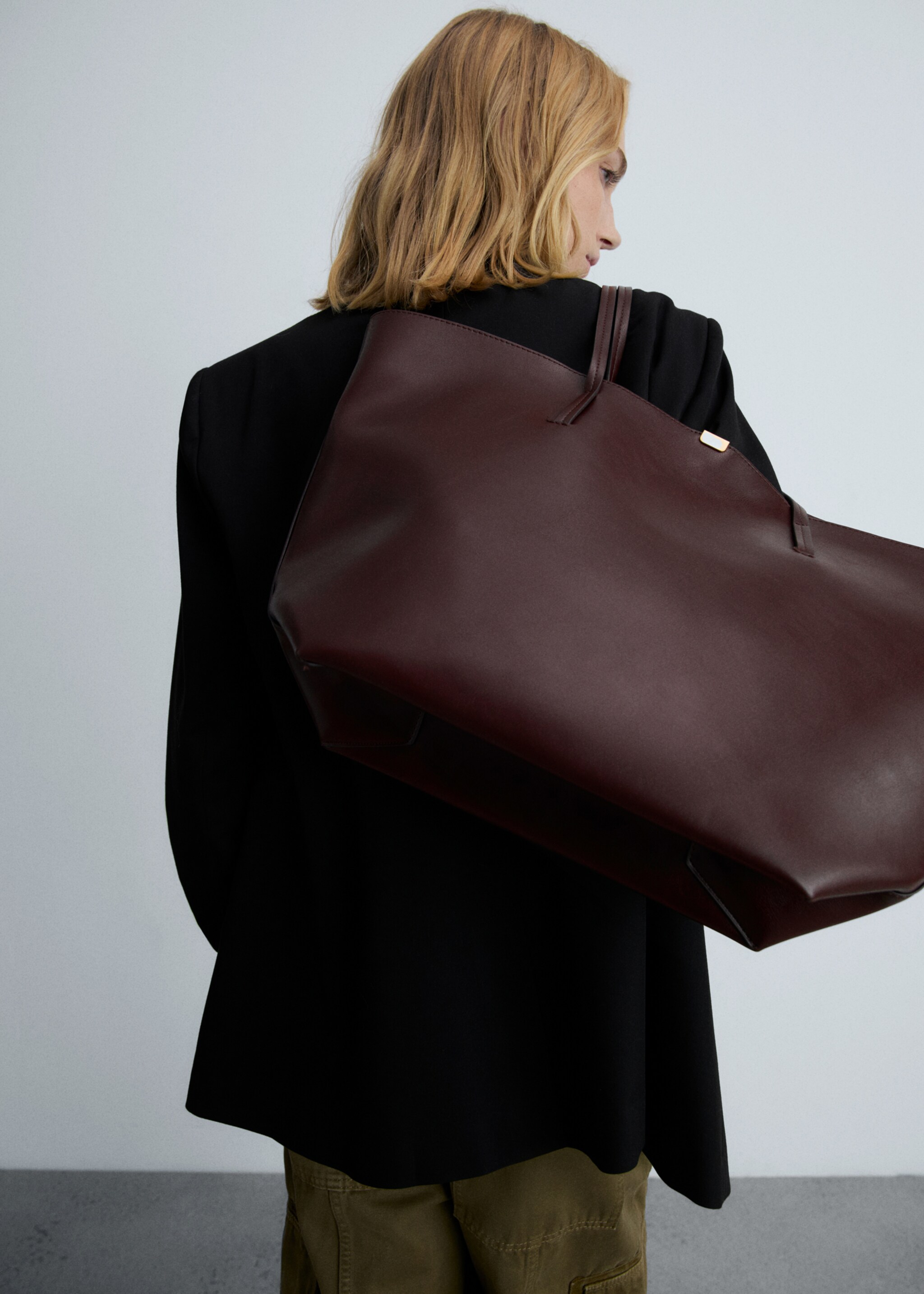 Bolso shopper detalle metálico - Detalle del artículo 9, Marrón. Ref: 77056746-00.