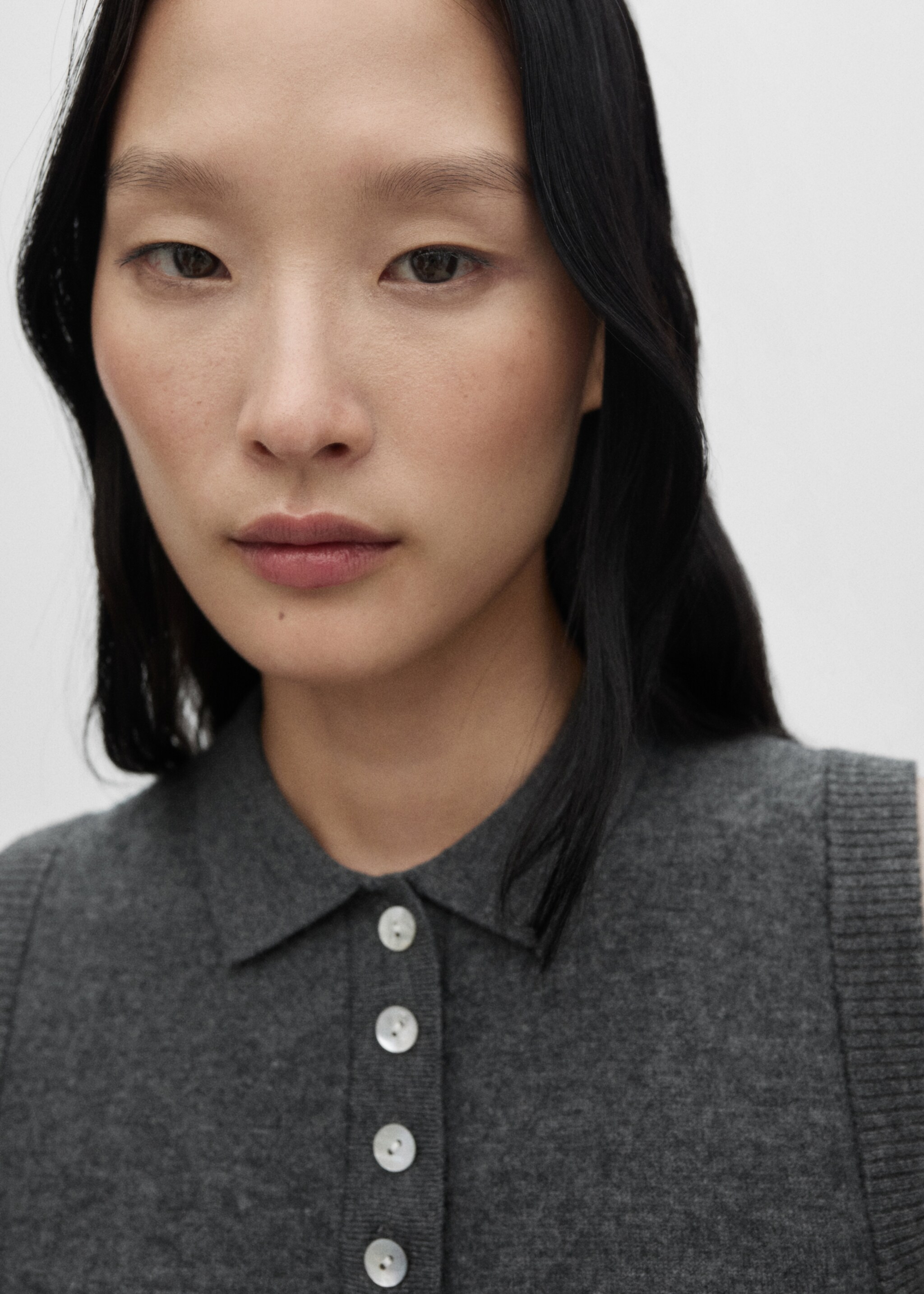 Wool-blend gilet with buttons - Details of the article 1, Dark Heather Grey. Ref: 77056747-00.