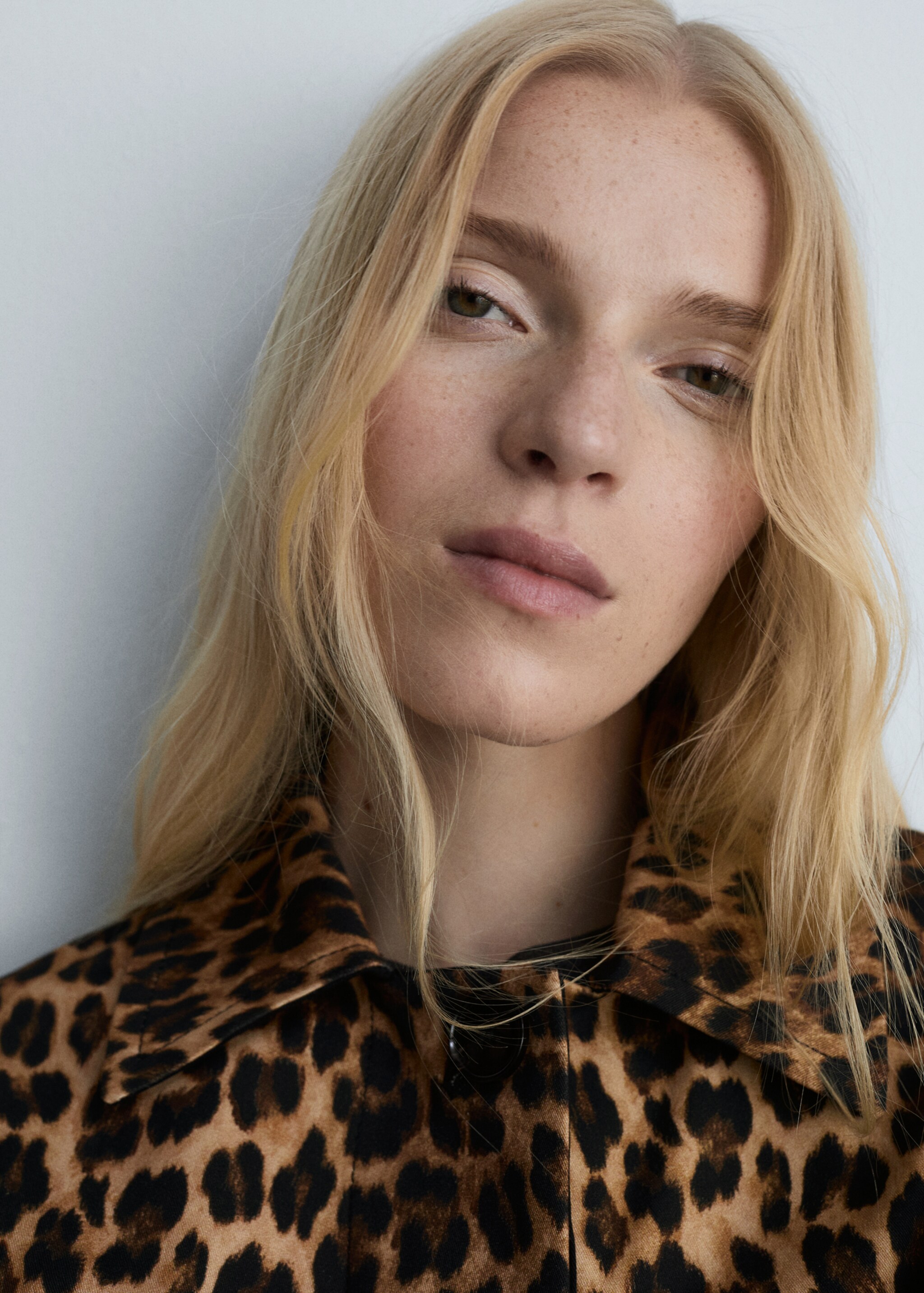 Leopard-print straight-fit coat - Details of the article 1, Brown. Ref: 77056754-00.