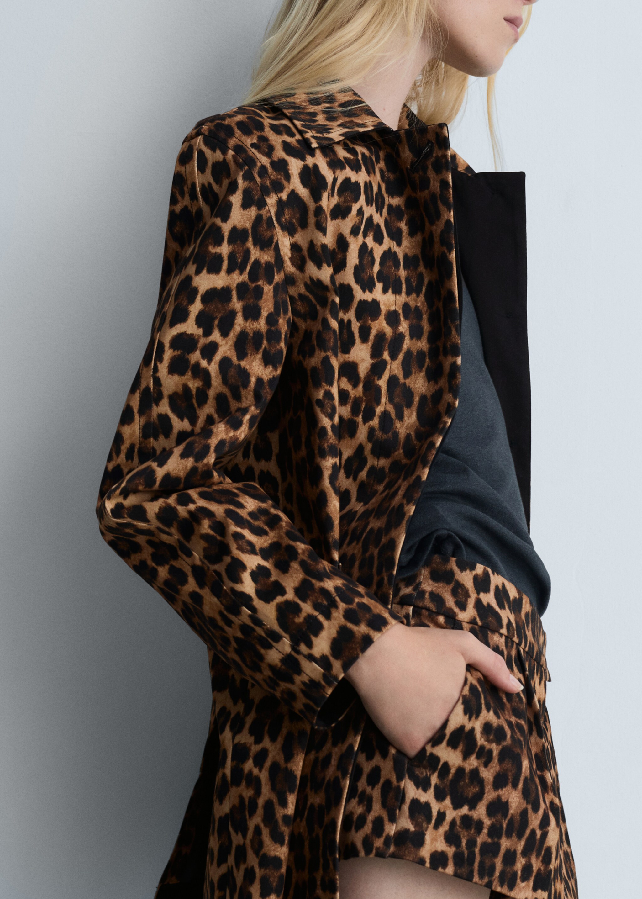 Leopard-print straight-fit coat - Details of the article 6, Brown. Ref: 77056754-00.