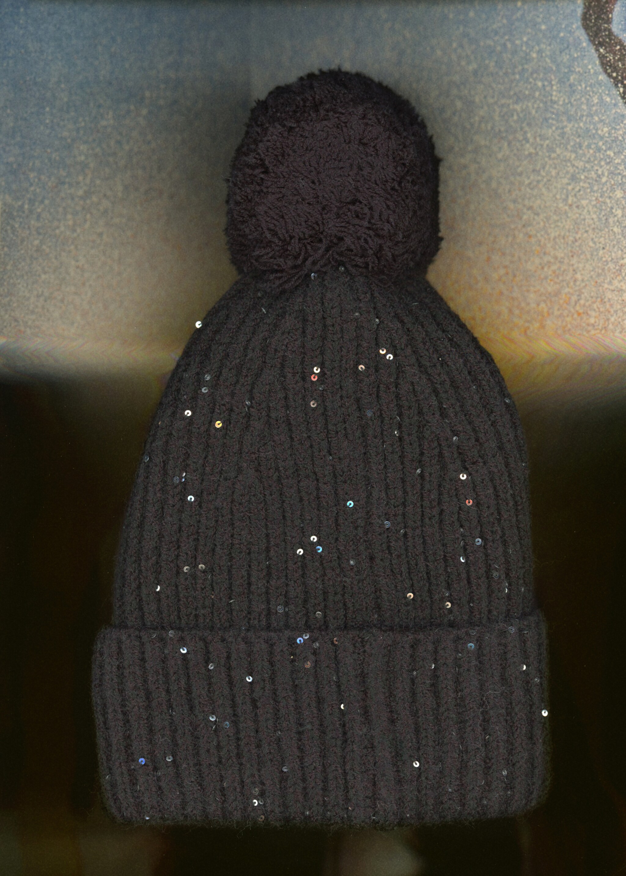 Paillettenverzierte Strickmütze - Detail des Artikels 5, Schwarz. Ref: 77057119-00.