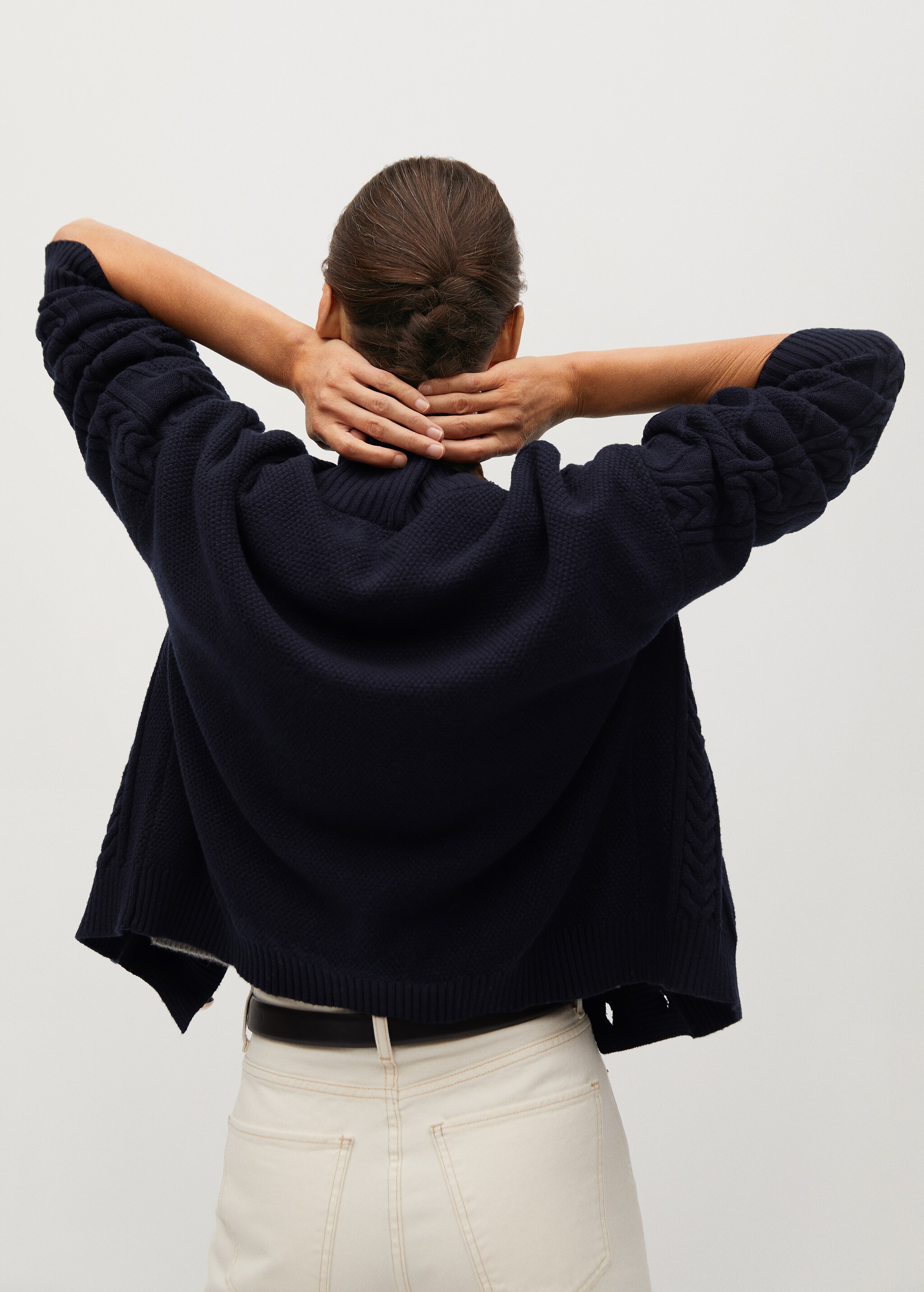 Strickjacke mit Knöpfen - Rückseite des Artikels