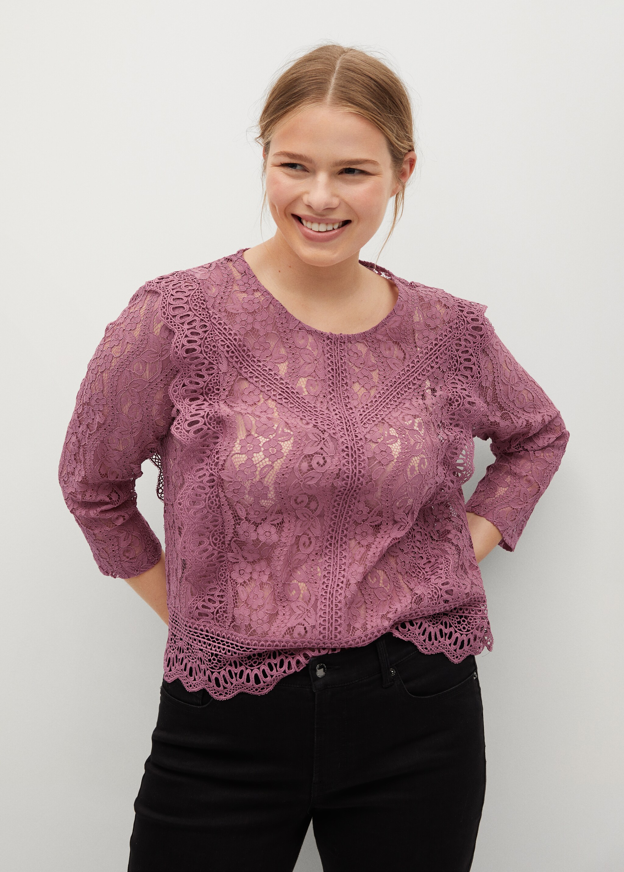 Blusa volantes encaje - Plano medio