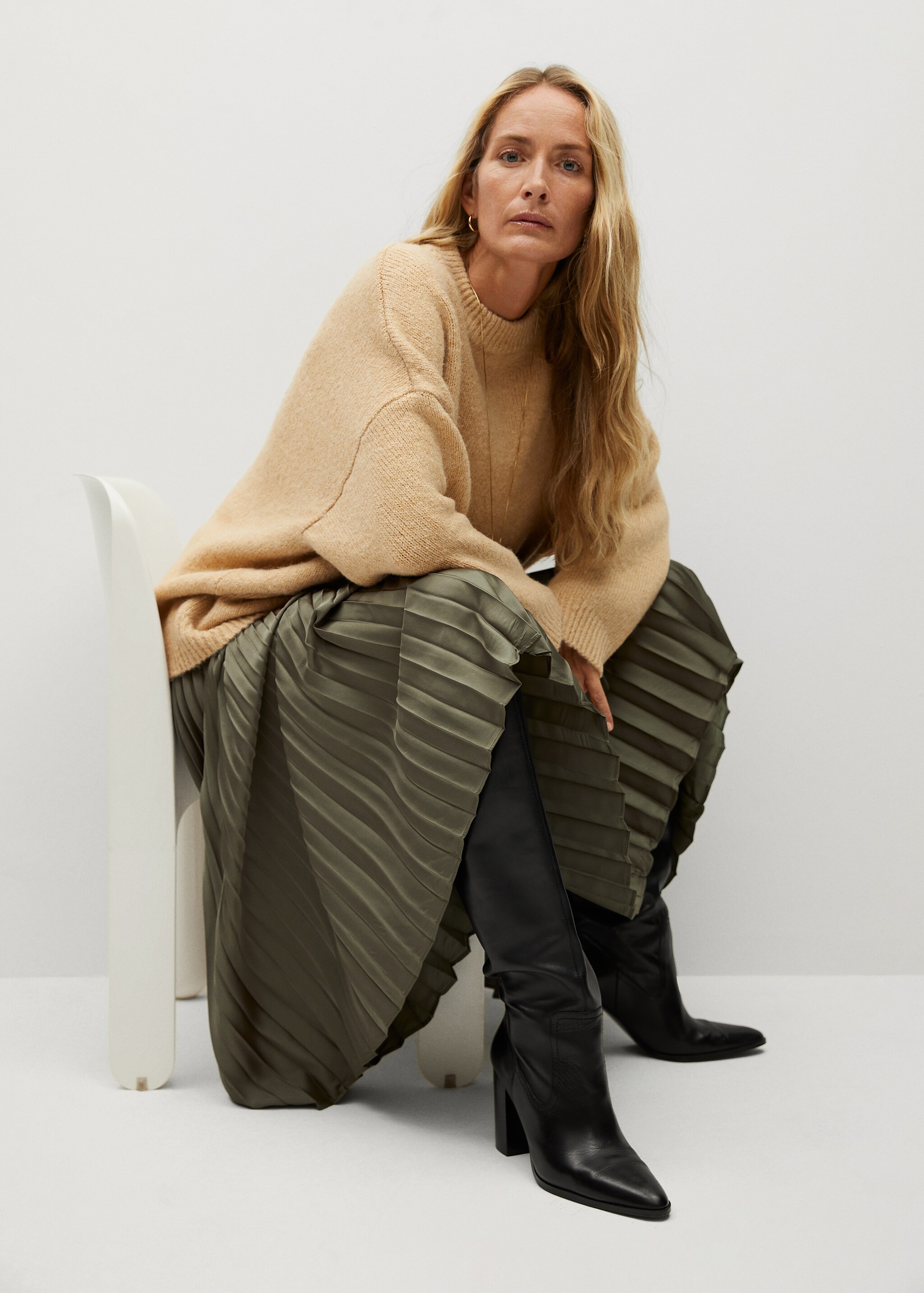 Satin pleated skirt - Details of the article 1