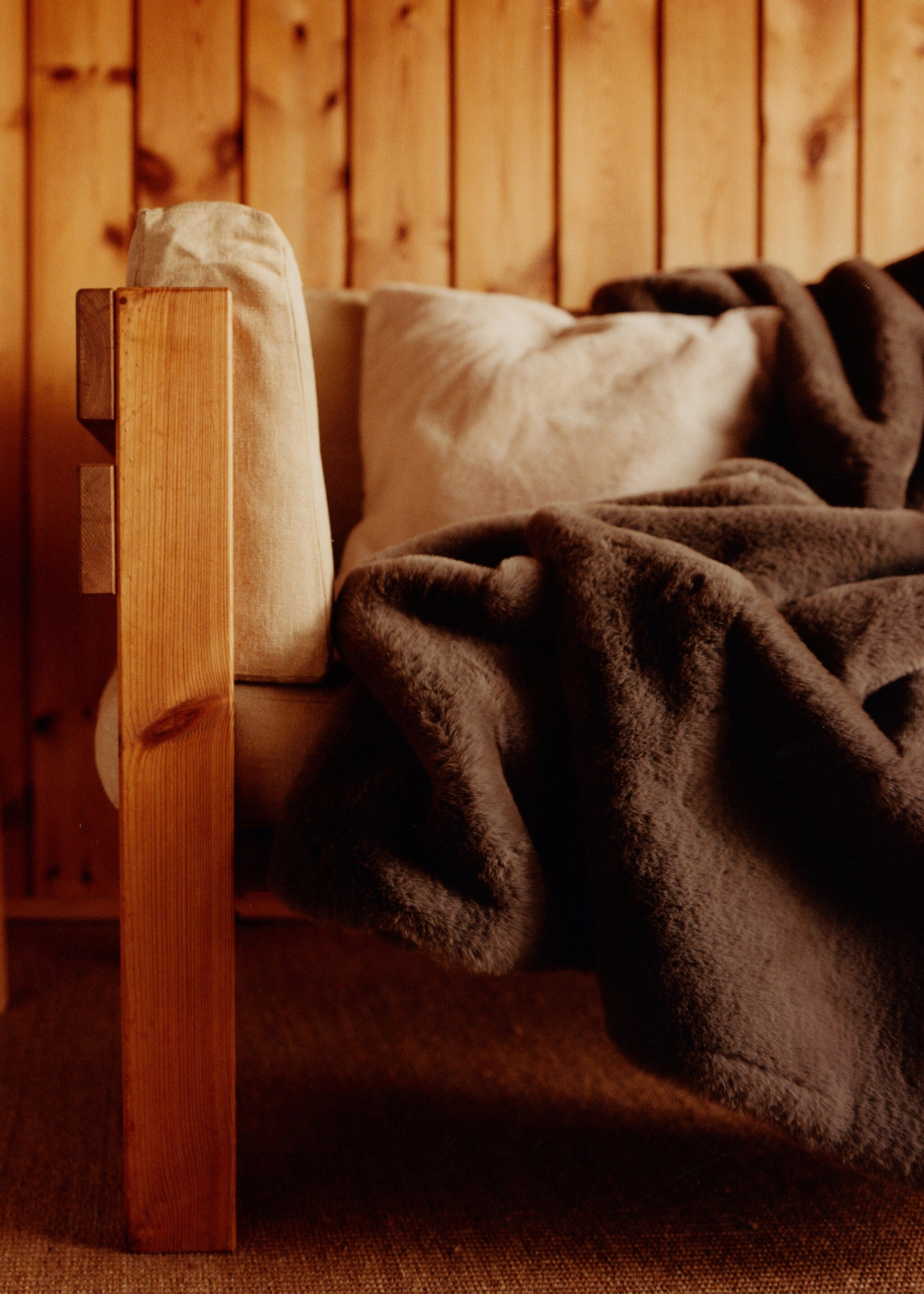 Faux-fur blanket 130x180cm - Details of the article 6, Brown. Ref: 77057642-00.