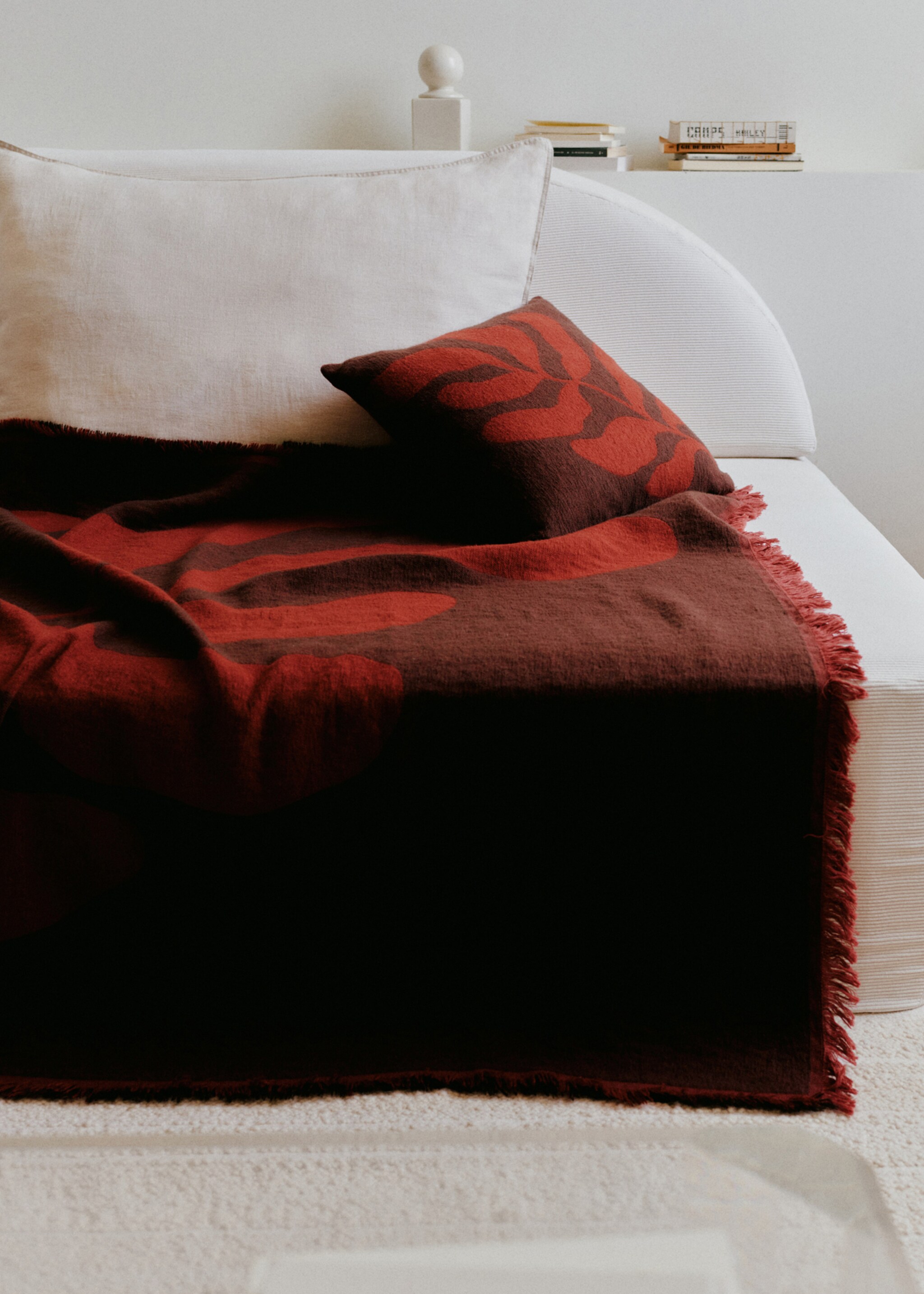 Cotton blanket with leaf design - Details of the article 6, Brown. Ref: 77057644-00.