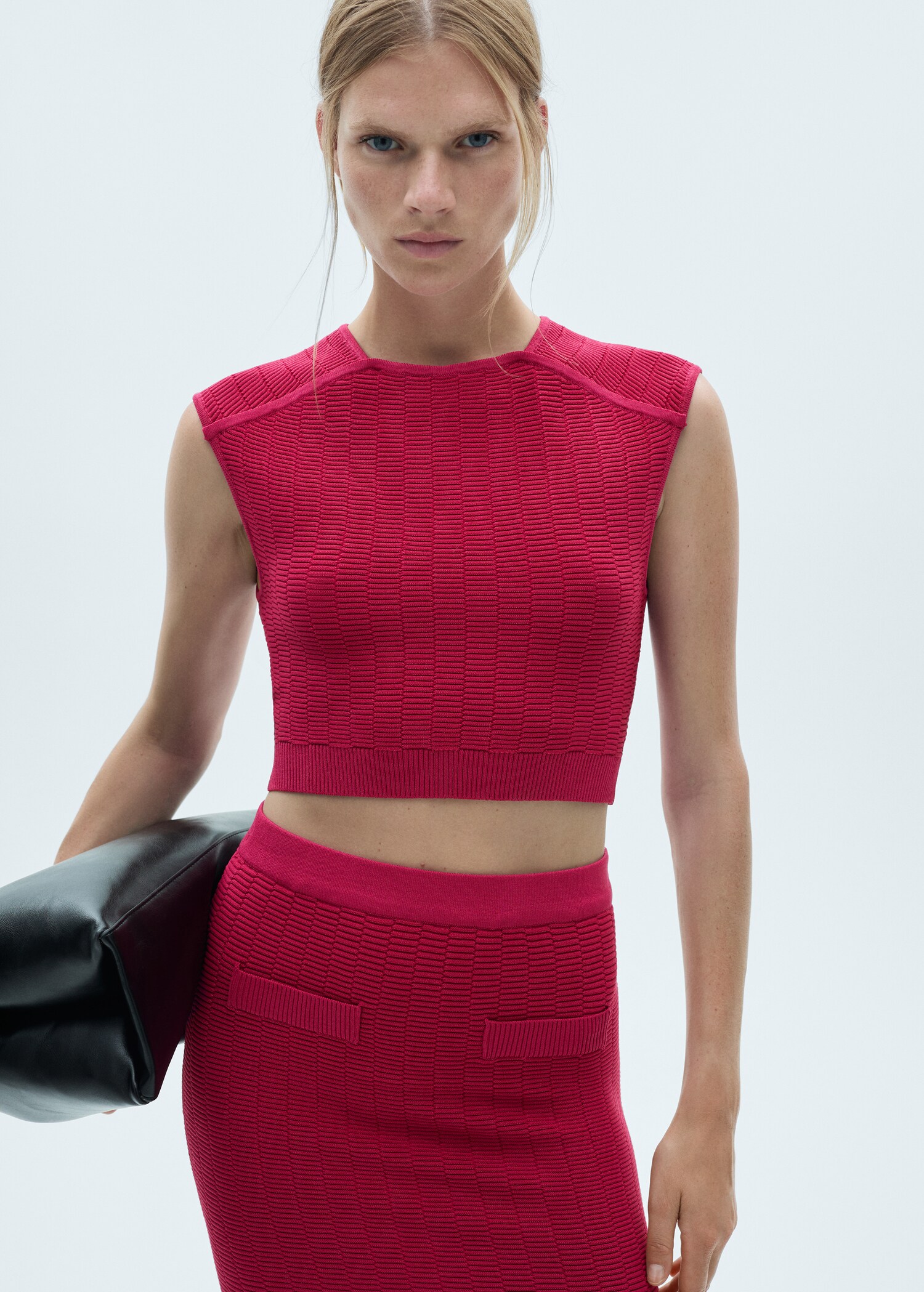 Sleeveless knitted top - Medium plane