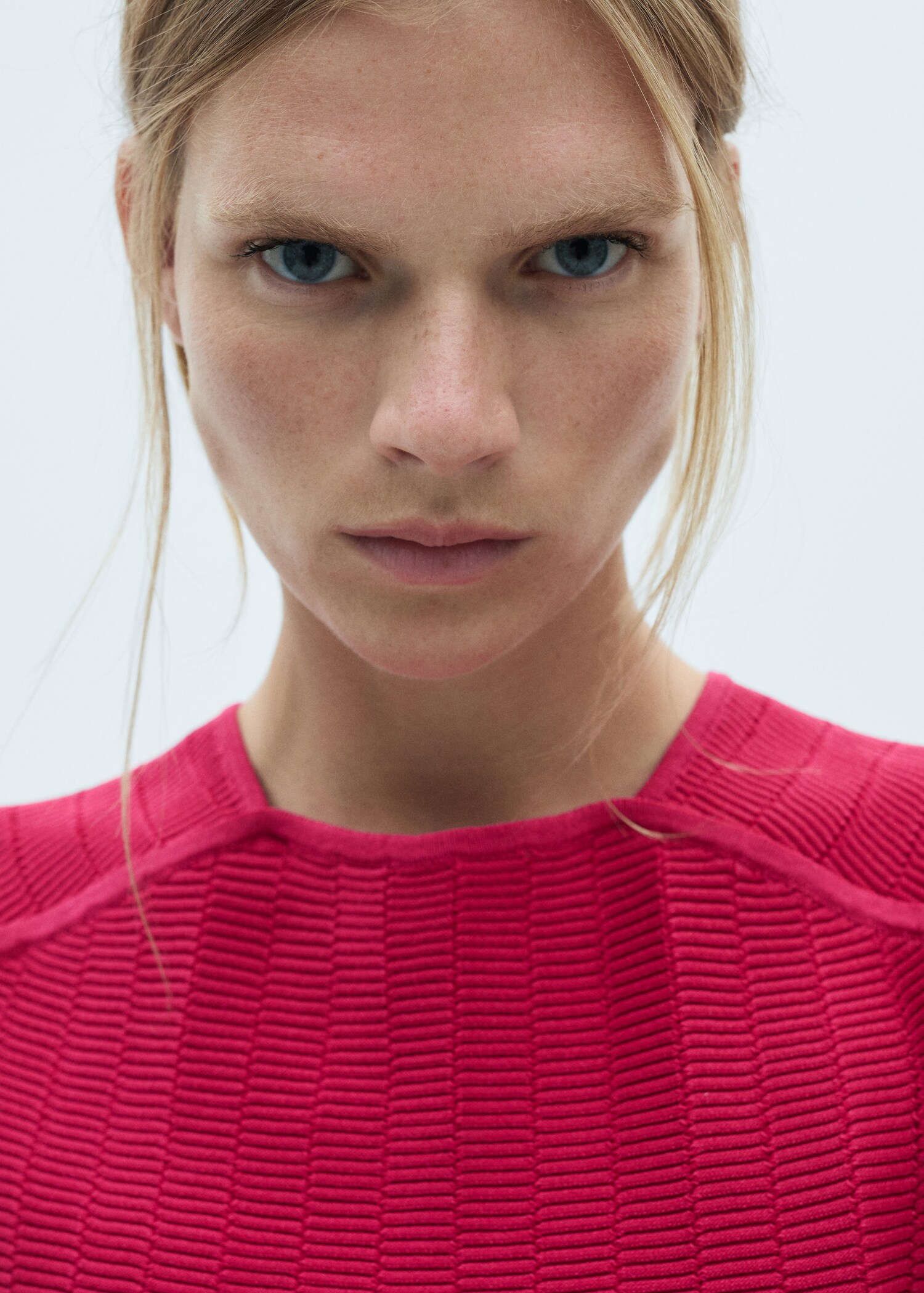 Sleeveless knitted top - Details of the article 1