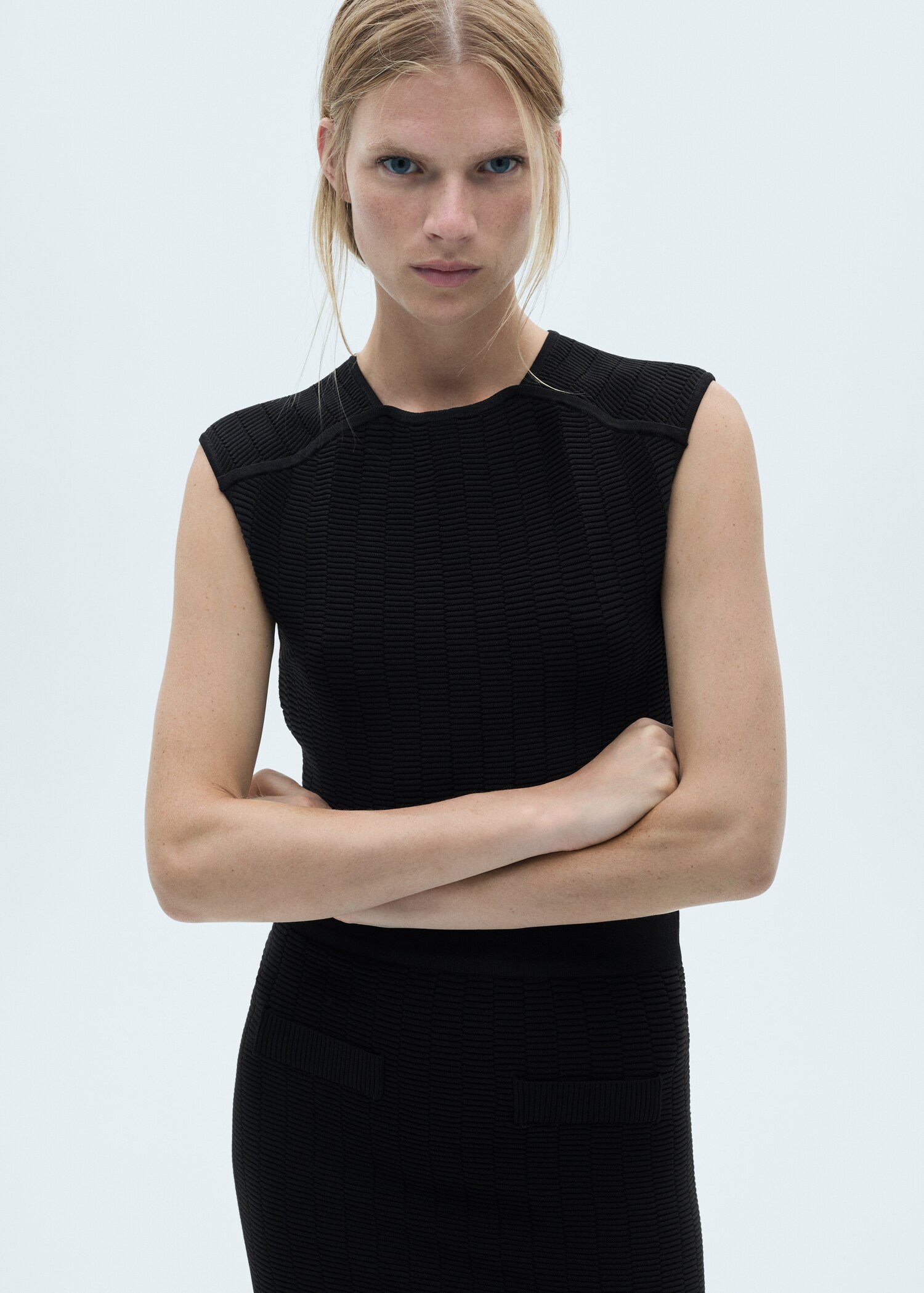 Sleeveless knitted top - Medium plane