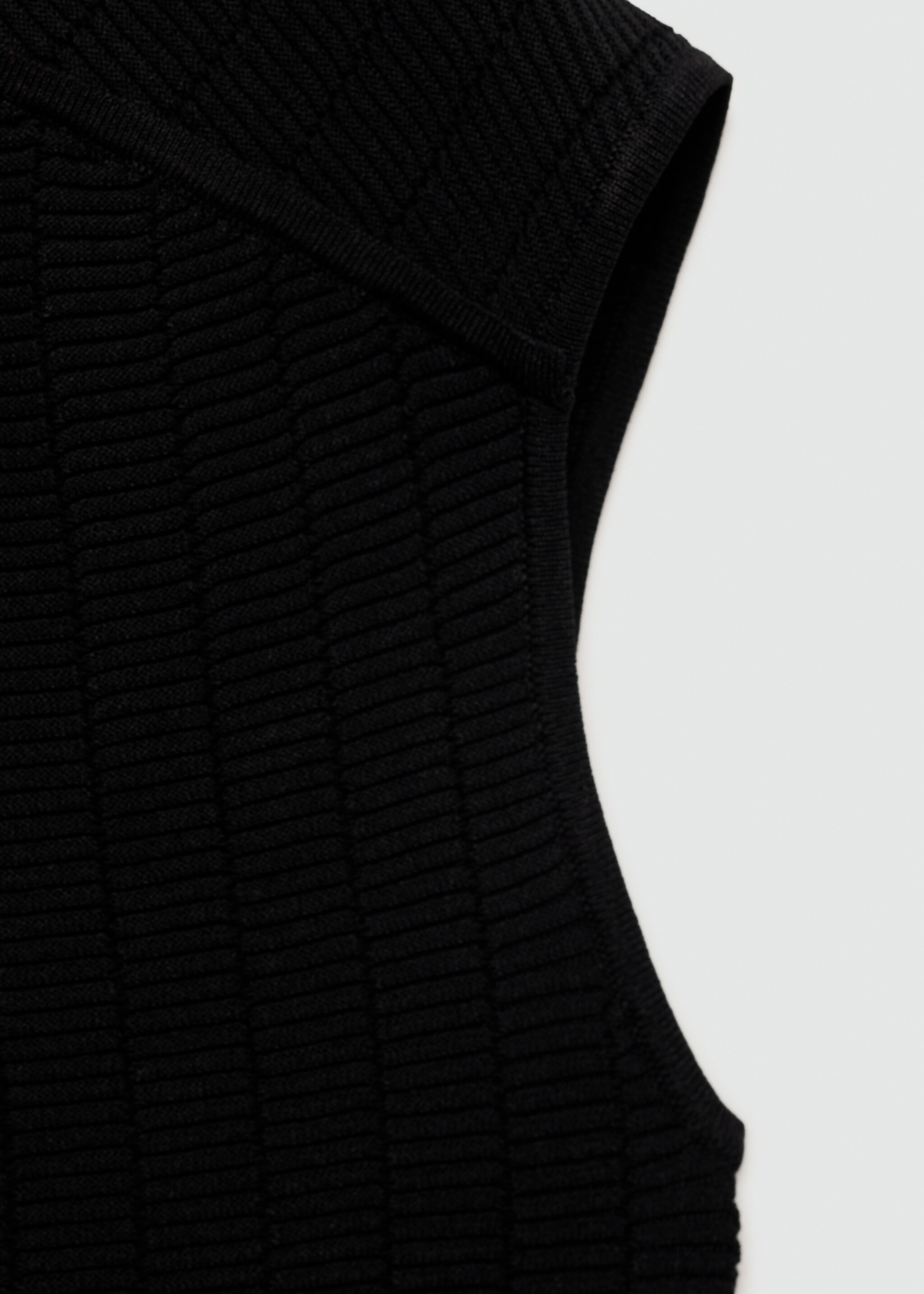 Sleeveless knitted top - Details of the article 0