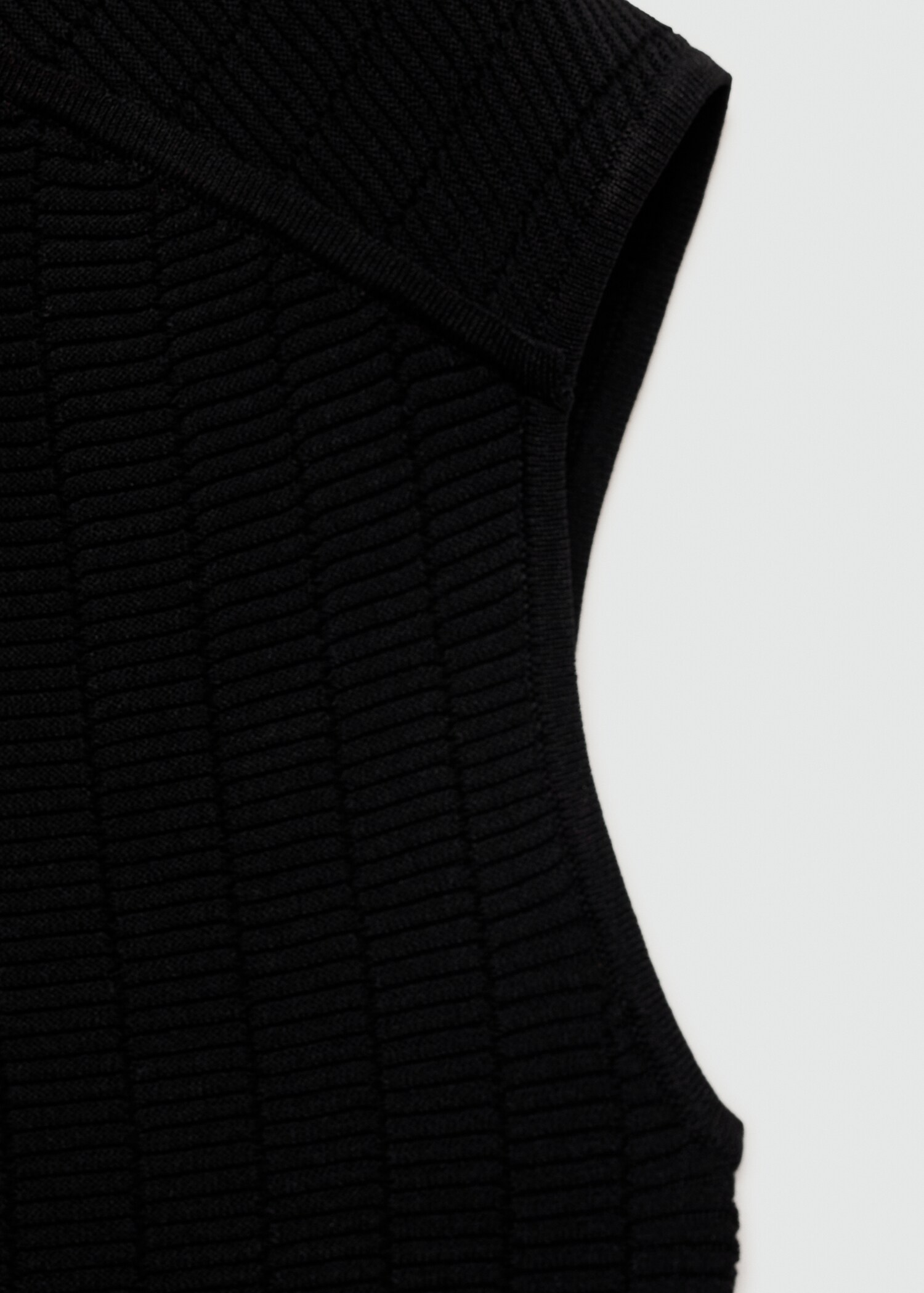 Sleeveless knitted top - Details of the article 0