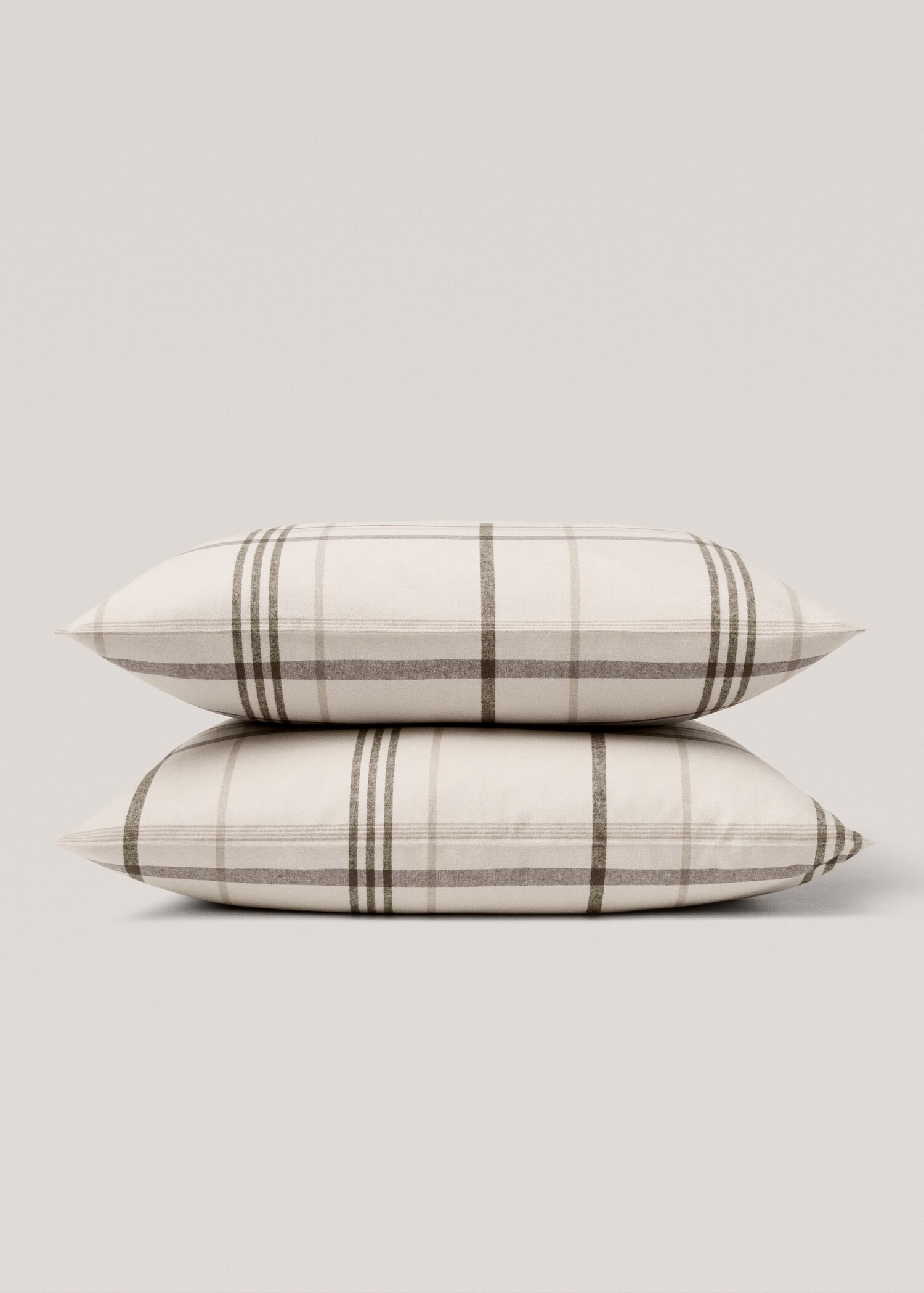 Funda almohada cuadros franela 60x60cm - Details of the article 1