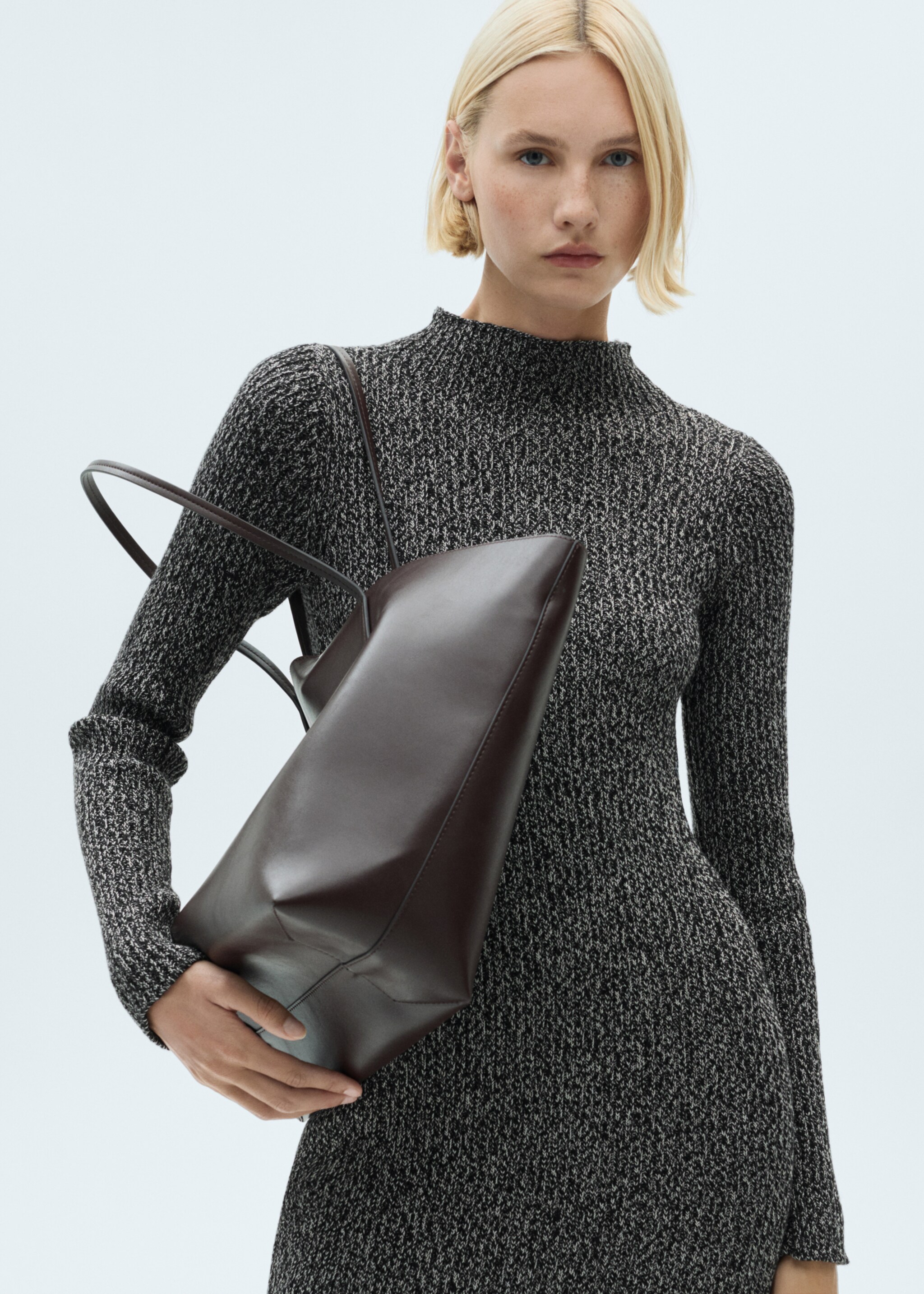 Meliertes Strickkleid - Mittlere Ansicht, Schwarz. Ref: 77057665-00.