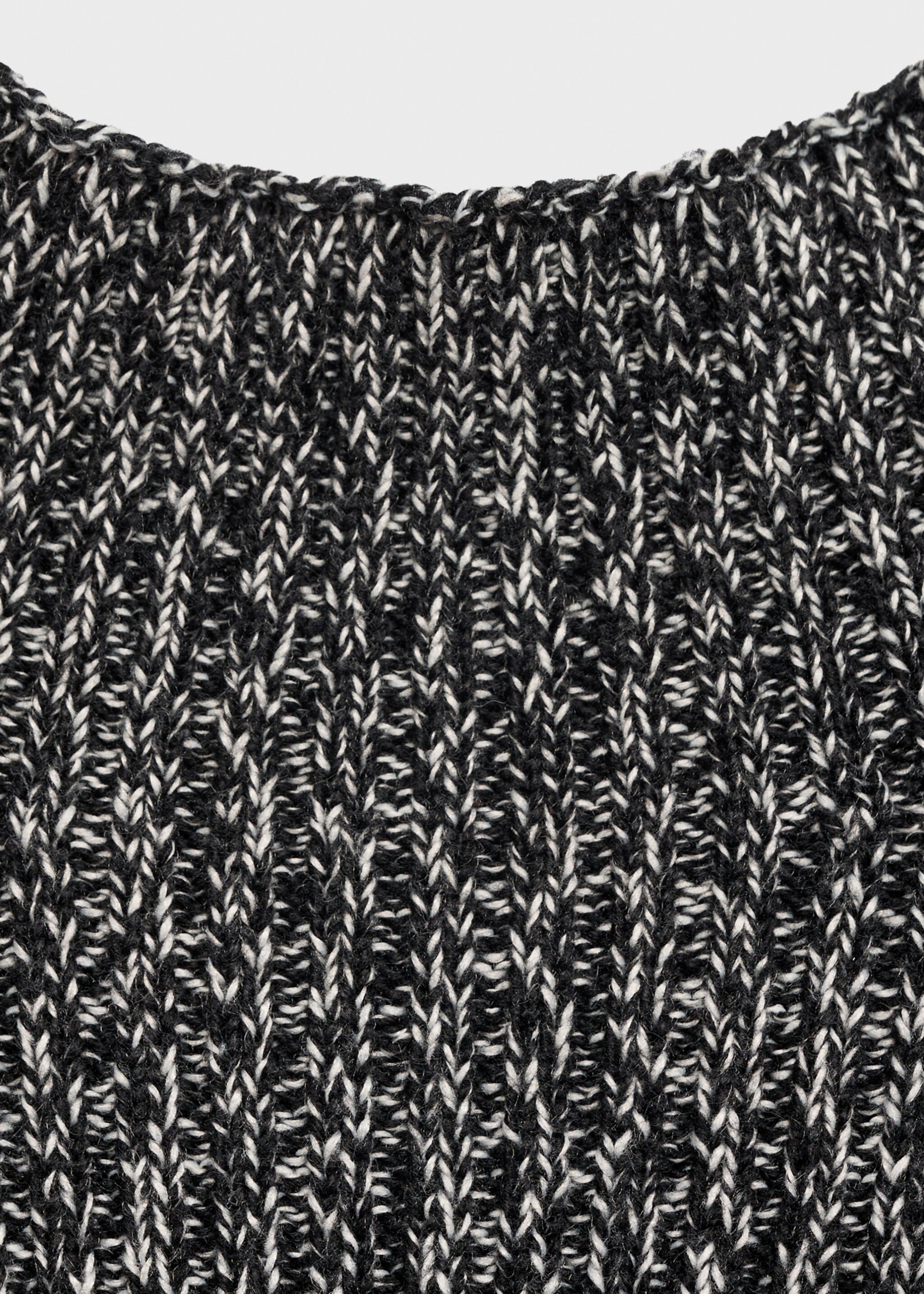 Meliertes Strickkleid - Detail des Artikels 8, Schwarz. Ref: 77057665-00.