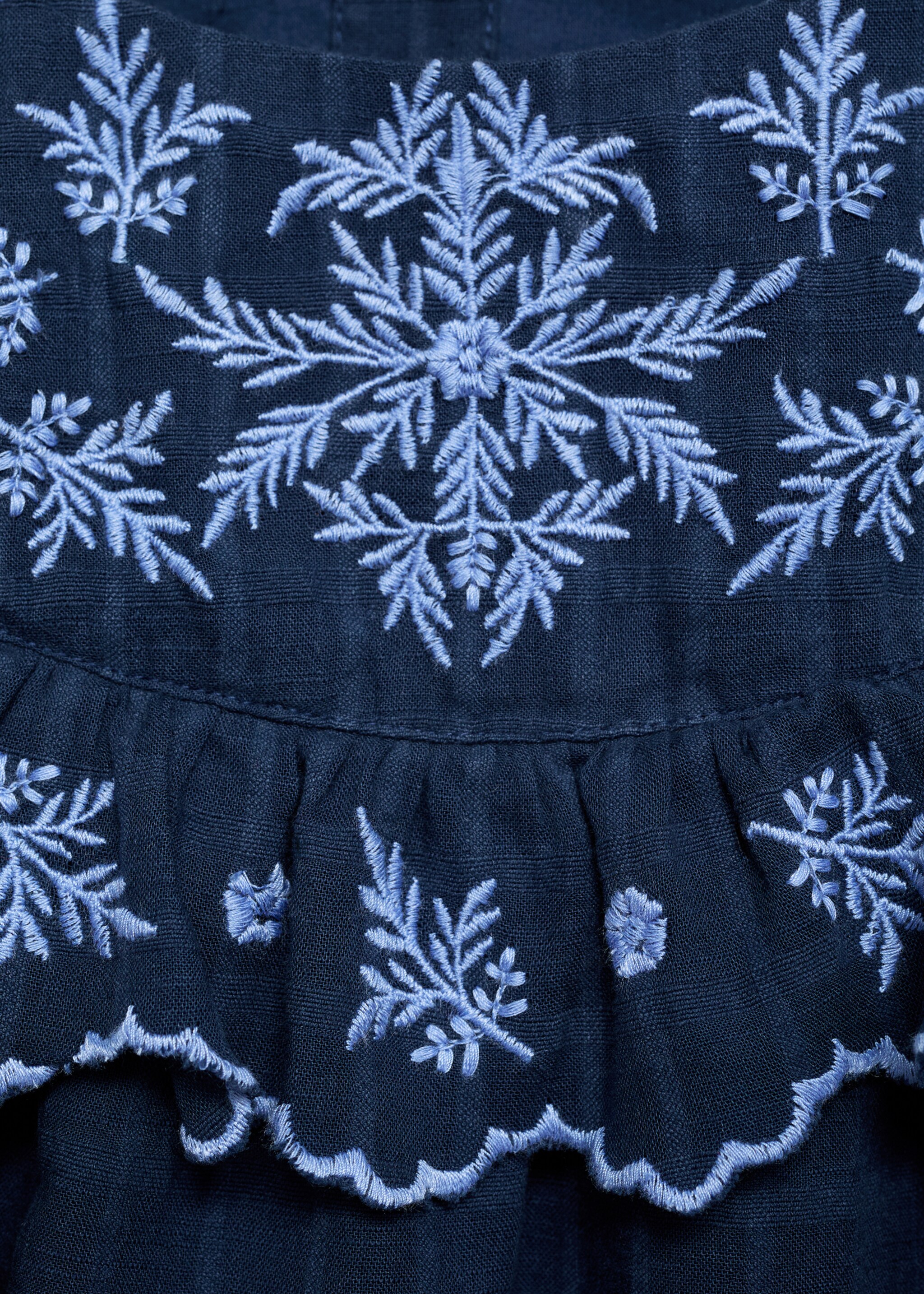 Kariertes Kleid mit besticktem Detail - Detail des Artikels 8