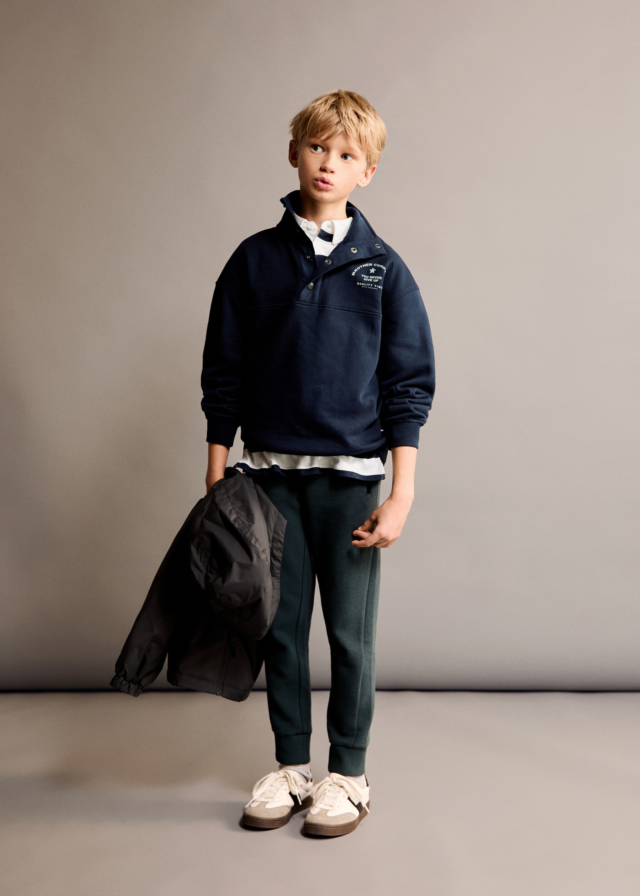 Pantalons jogger butxaques cremallera - Detall de l'article 2, Verd fosc. Ref: 77057673-00.