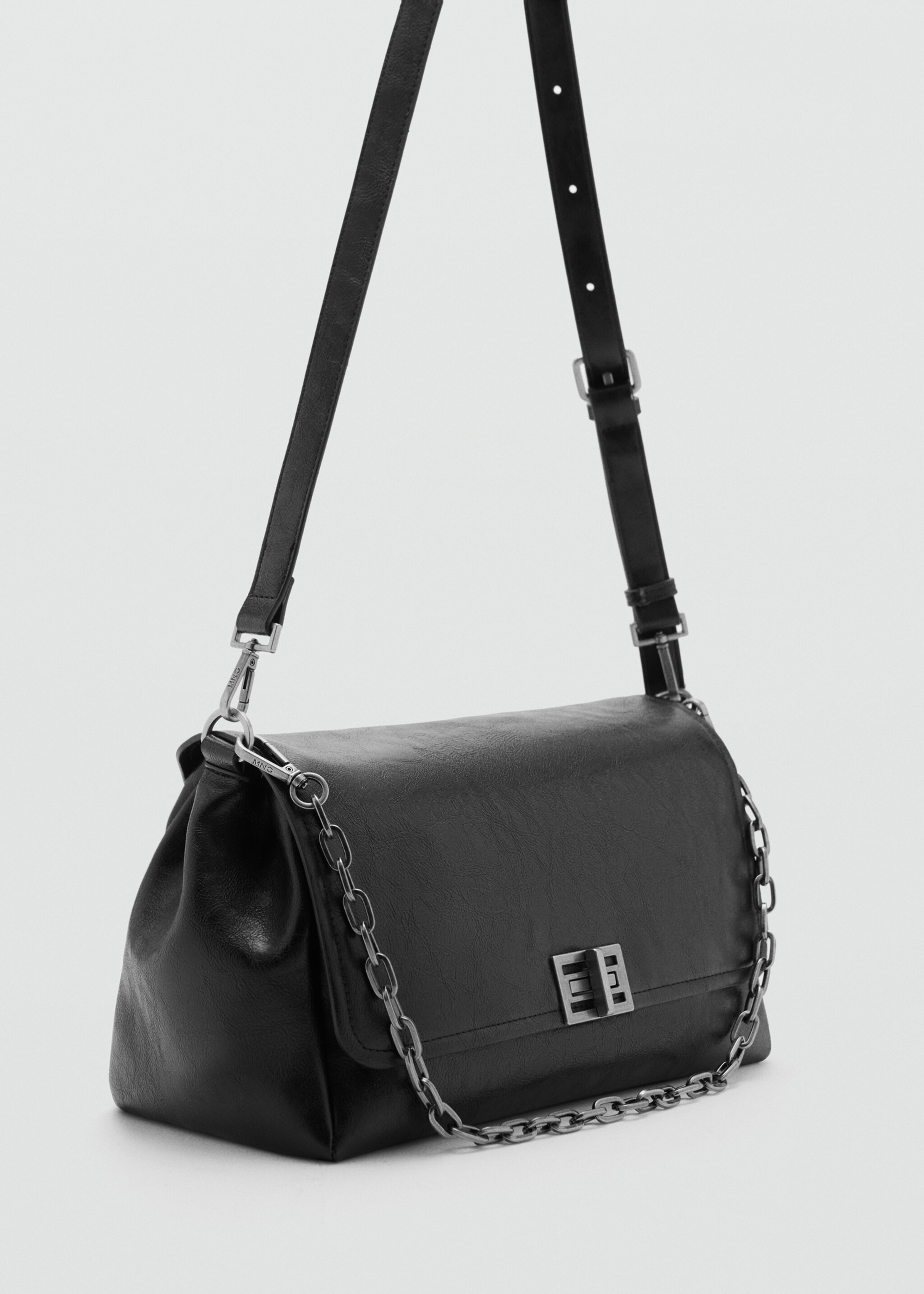 Flap bag with metal closure - Medium plane, Black. Ref: 77057674-00.