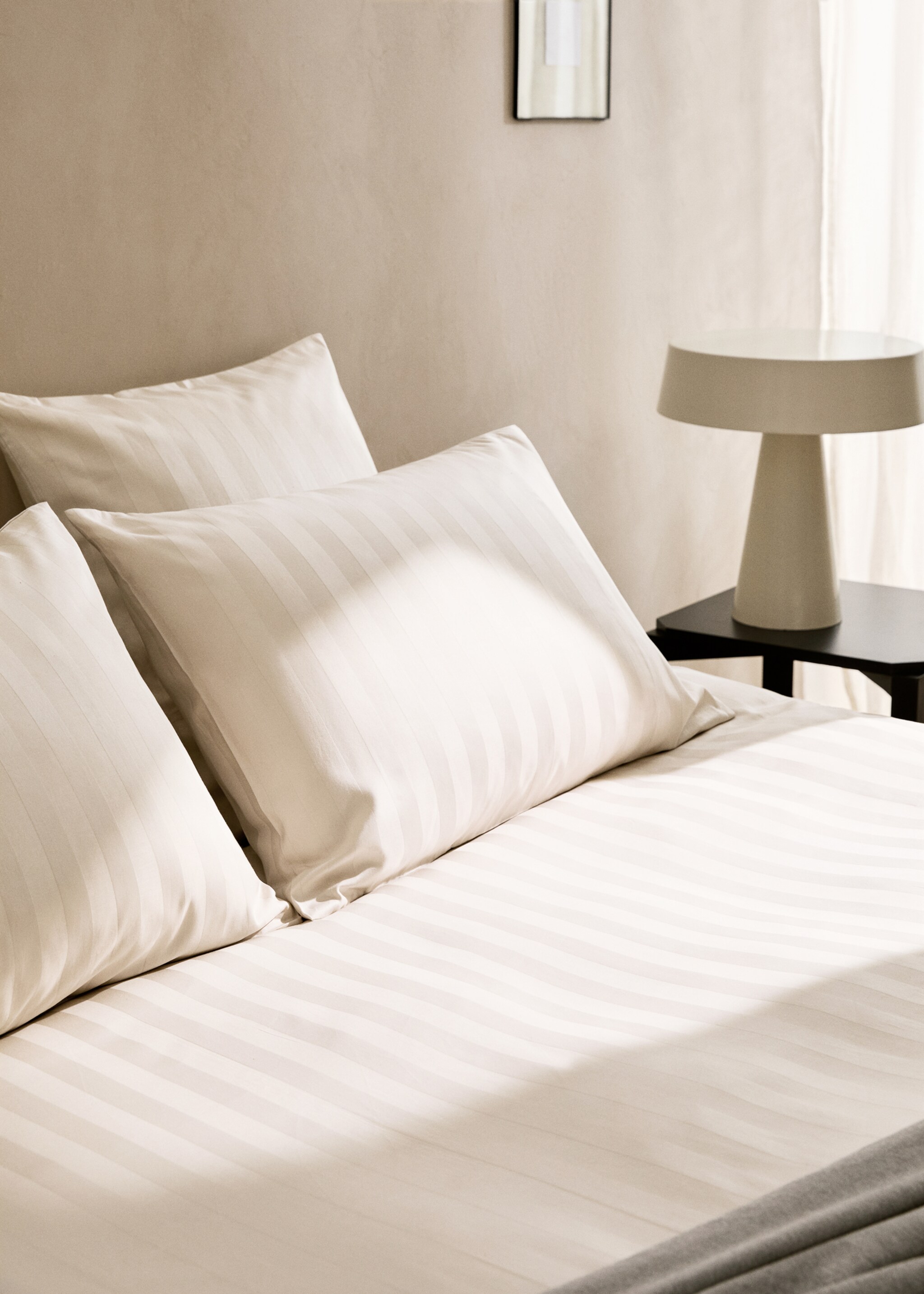 Jacquard cotton satin striped duvet cover for 90 cm bed - Details of the article 7, Beige. Ref: 77057678-00.