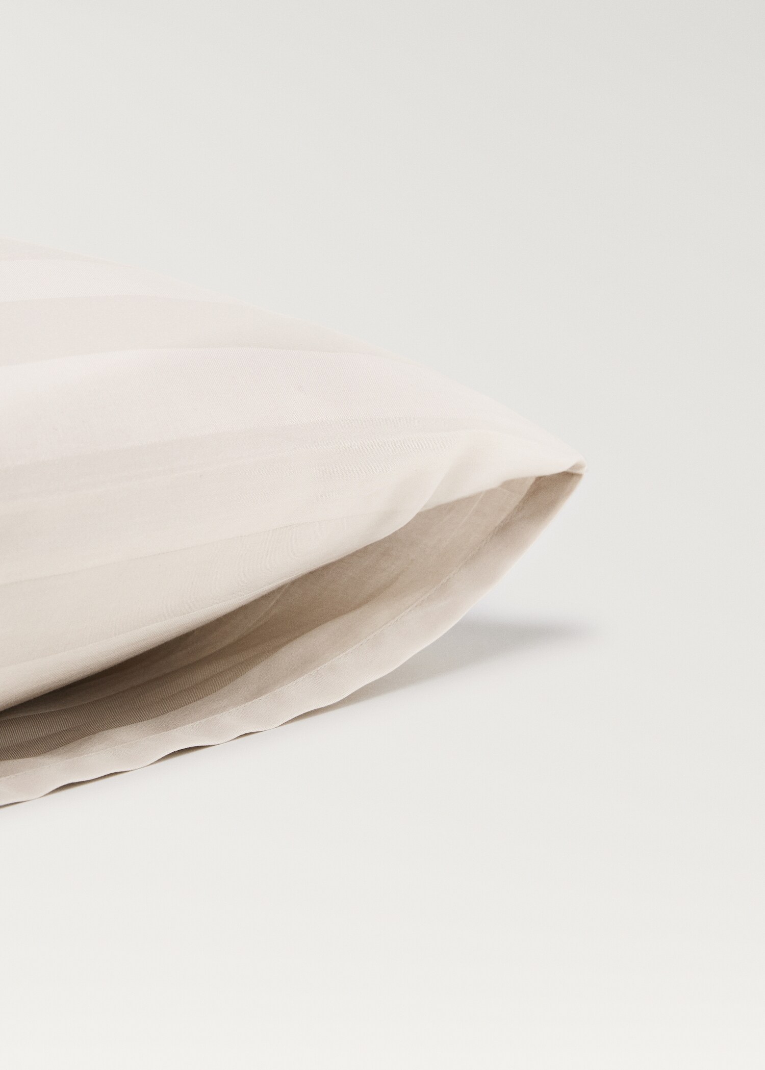 Two cotton satin jacquard striped pillowcases 50x75 cm - Details of the article 2