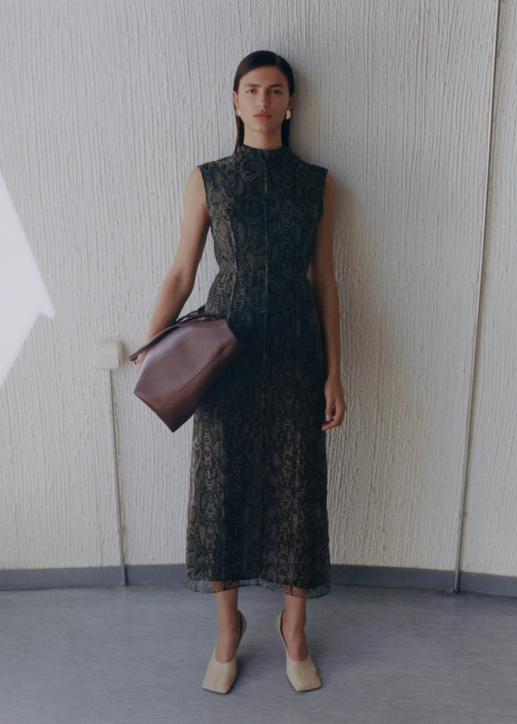Open-back organza dress - Details of the article 7, Ecru. Ref: 77057682-00.