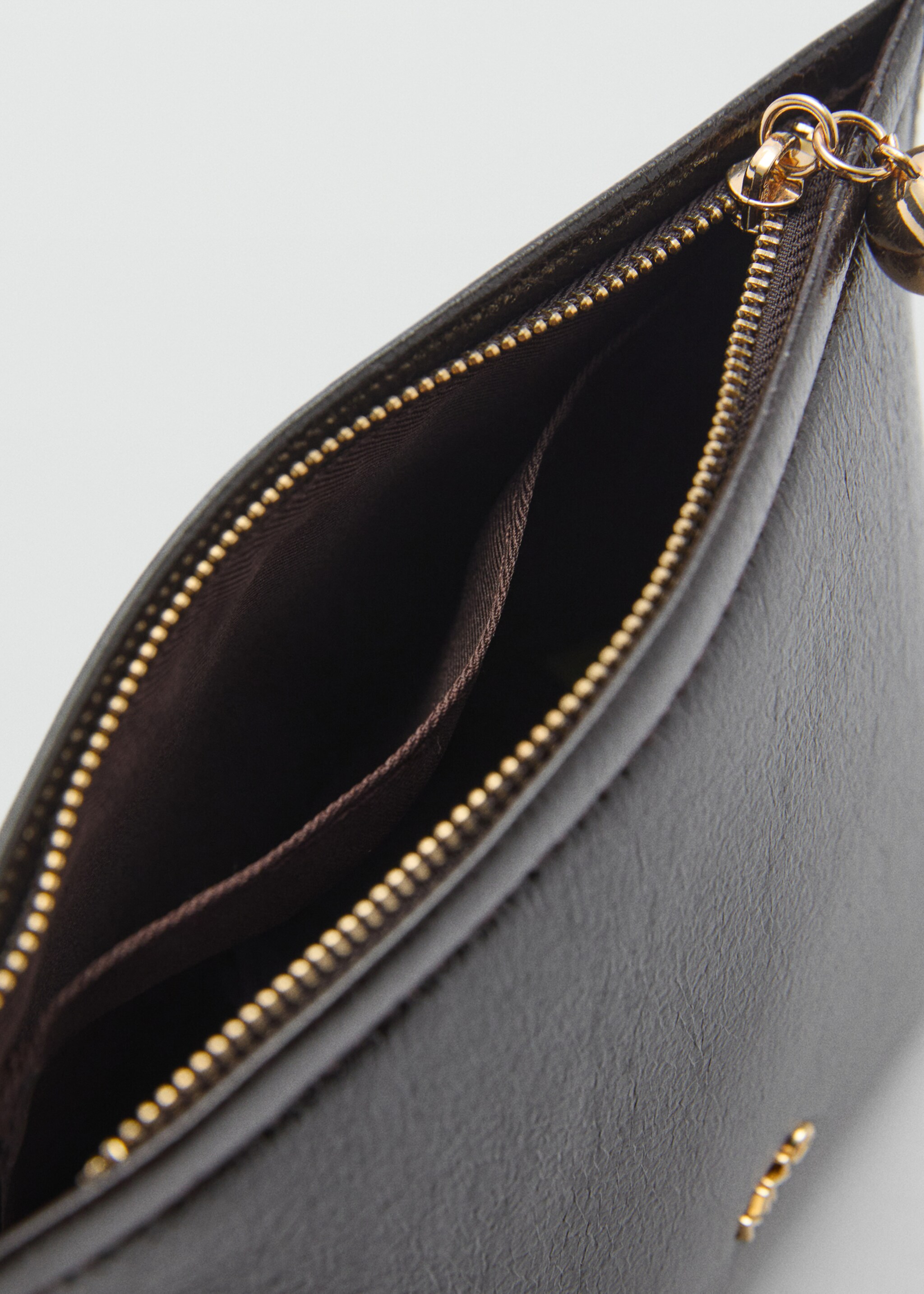 Leather-effect toiletry bag - Details of the article 1